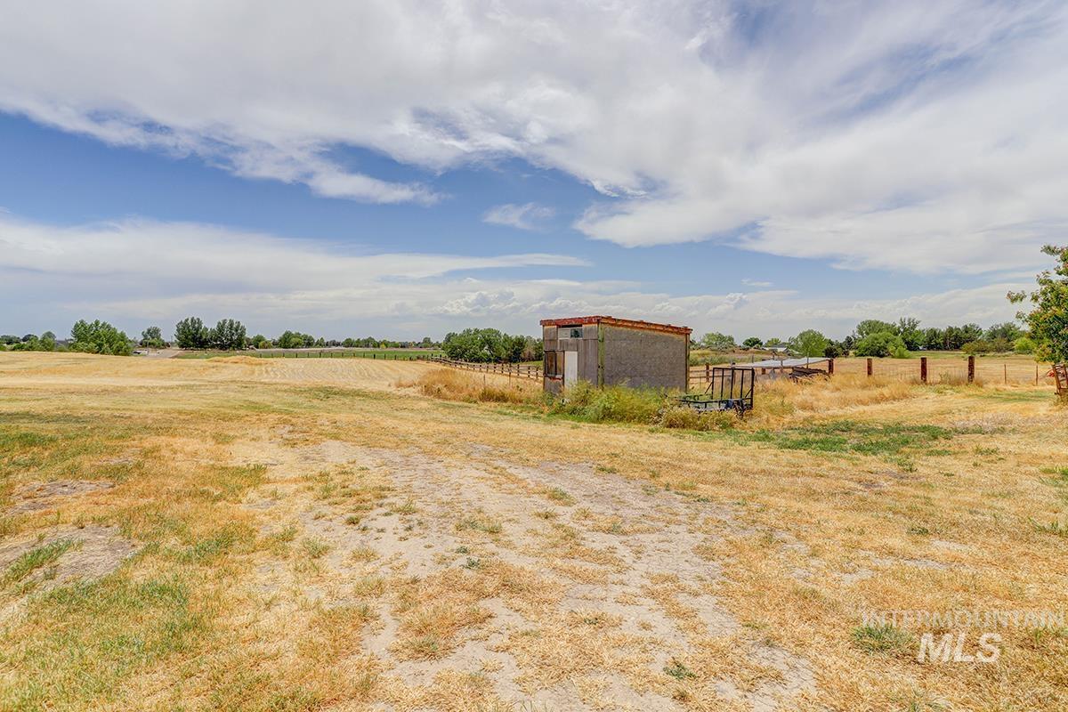 9751 Gloria Rd, Middleton, Idaho 83644, 8 Bedrooms, 3 Bathrooms, Residential For Sale, Price $995,000,MLS 98988300