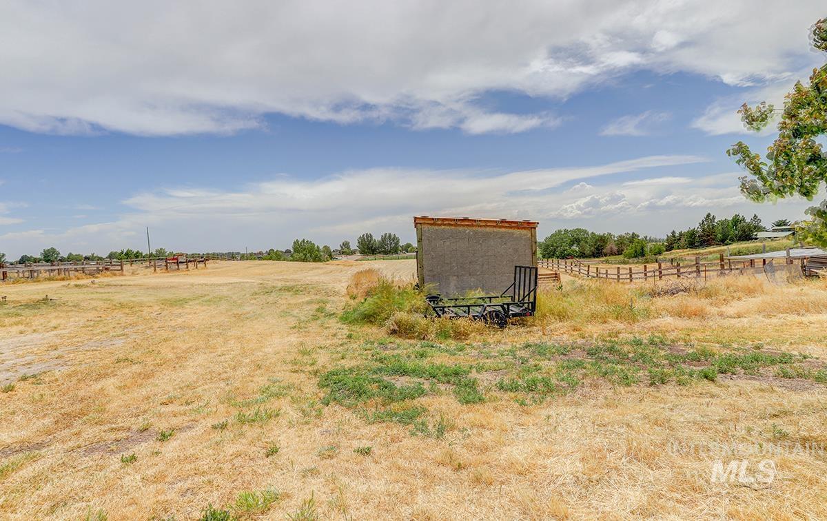 9751 Gloria Rd, Middleton, Idaho 83644, 8 Bedrooms, 3 Bathrooms, Residential For Sale, Price $995,000,MLS 98988300