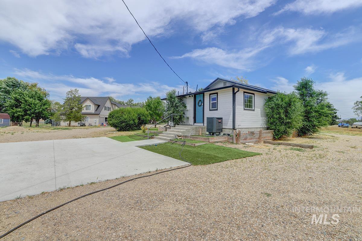 9751 Gloria Rd, Middleton, Idaho 83644, 8 Bedrooms, 3 Bathrooms, Residential For Sale, Price $995,000,MLS 98988300