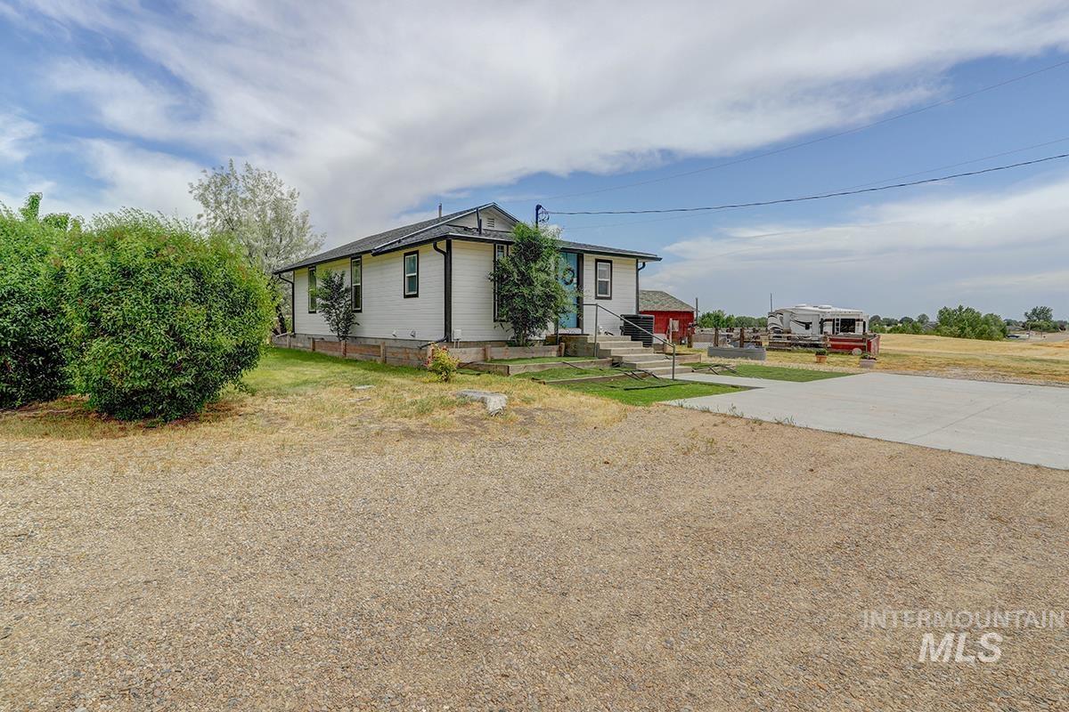9751 Gloria Rd, Middleton, Idaho 83644, 8 Bedrooms, 3 Bathrooms, Residential For Sale, Price $995,000,MLS 98988300