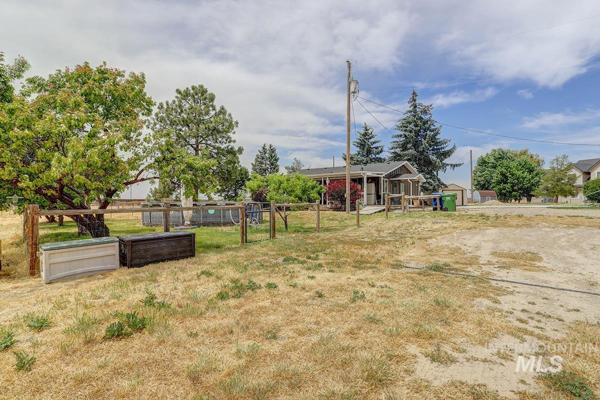 9751 Gloria Rd, Middleton, Idaho 83644, 8 Bedrooms, 3 Bathrooms, Residential For Sale, Price $995,000,MLS 98988300