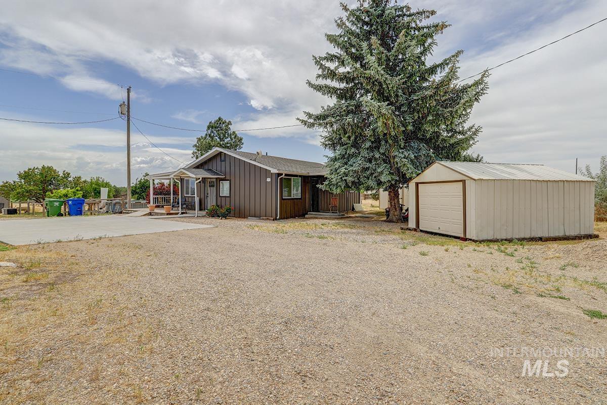 9751 Gloria Rd, Middleton, Idaho 83644, 8 Bedrooms, 3 Bathrooms, Residential For Sale, Price $995,000,MLS 98988300