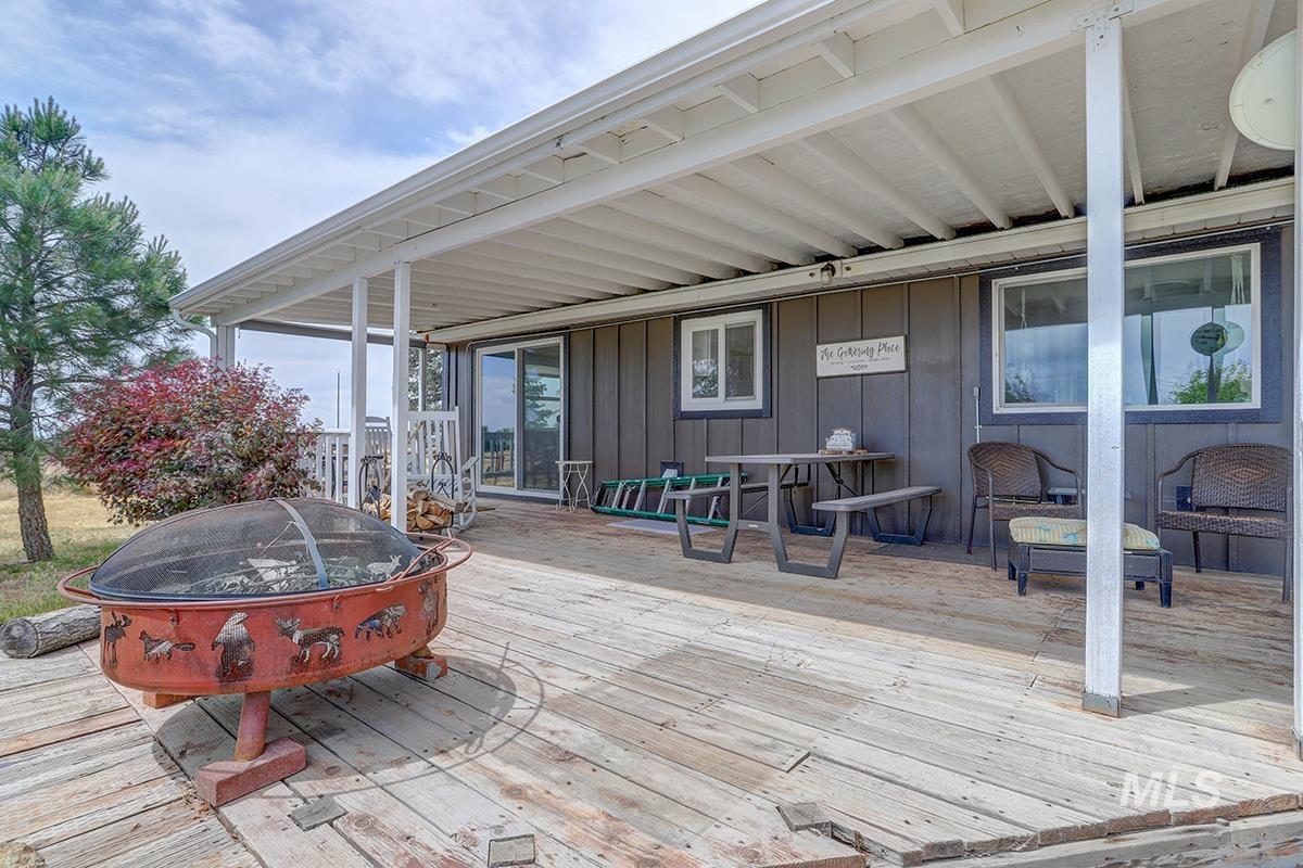 9751 Gloria Rd, Middleton, Idaho 83644, 8 Bedrooms, 3 Bathrooms, Residential For Sale, Price $995,000,MLS 98988300