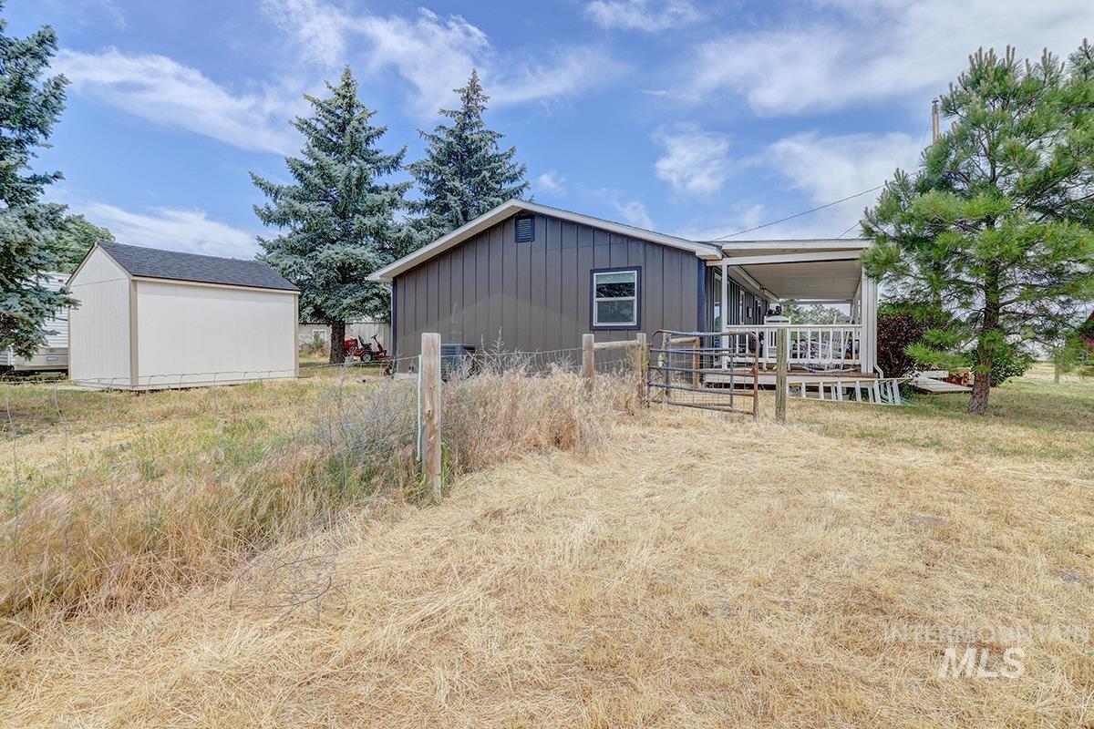 9751 Gloria Rd, Middleton, Idaho 83644, 8 Bedrooms, 3 Bathrooms, Residential For Sale, Price $995,000,MLS 98988300