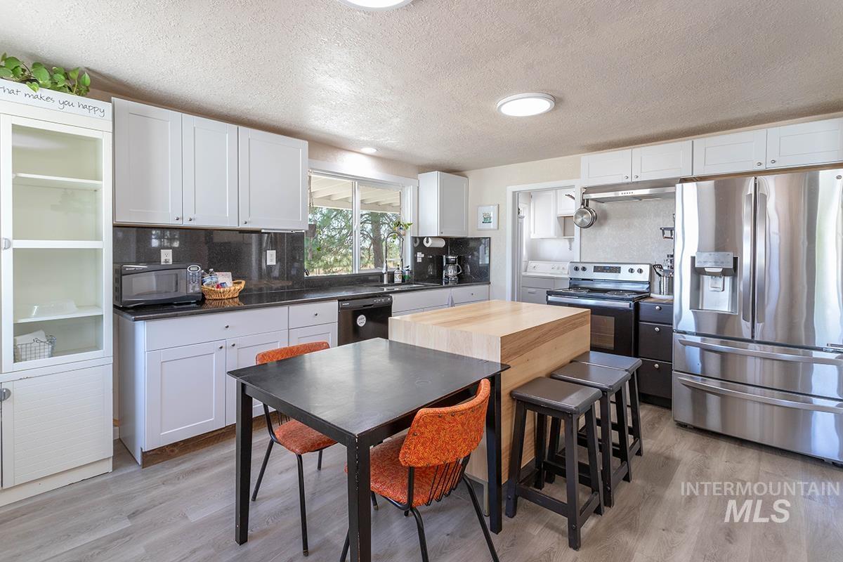 9751 Gloria Rd, Middleton, Idaho 83644, 8 Bedrooms, 3 Bathrooms, Residential For Sale, Price $995,000,MLS 98988300