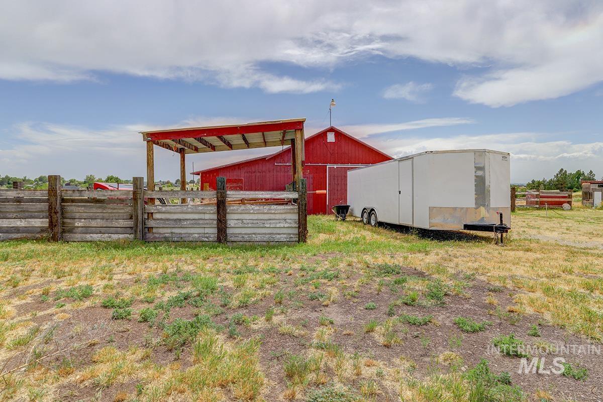 9751 Gloria Rd, Middleton, Idaho 83644, 8 Bedrooms, 3 Bathrooms, Residential For Sale, Price $995,000,MLS 98988300