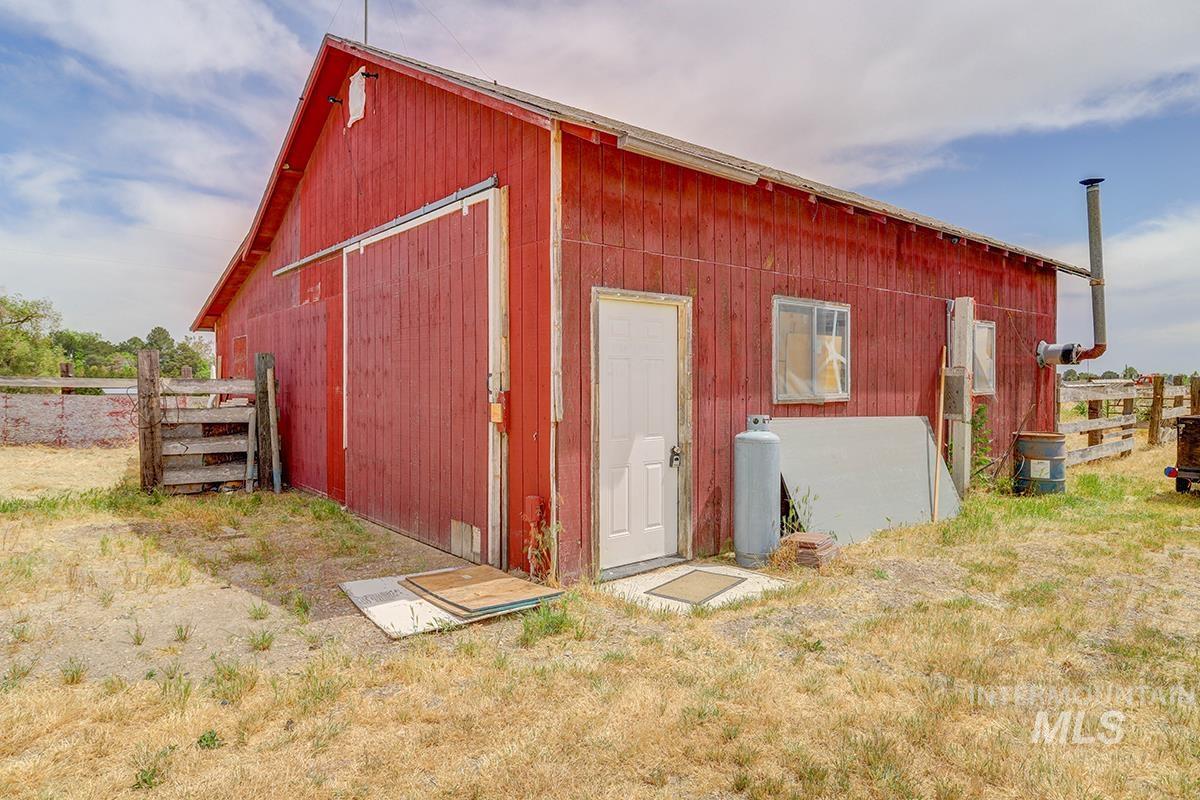 9751 Gloria Rd, Middleton, Idaho 83644, 8 Bedrooms, 3 Bathrooms, Residential For Sale, Price $995,000,MLS 98988300