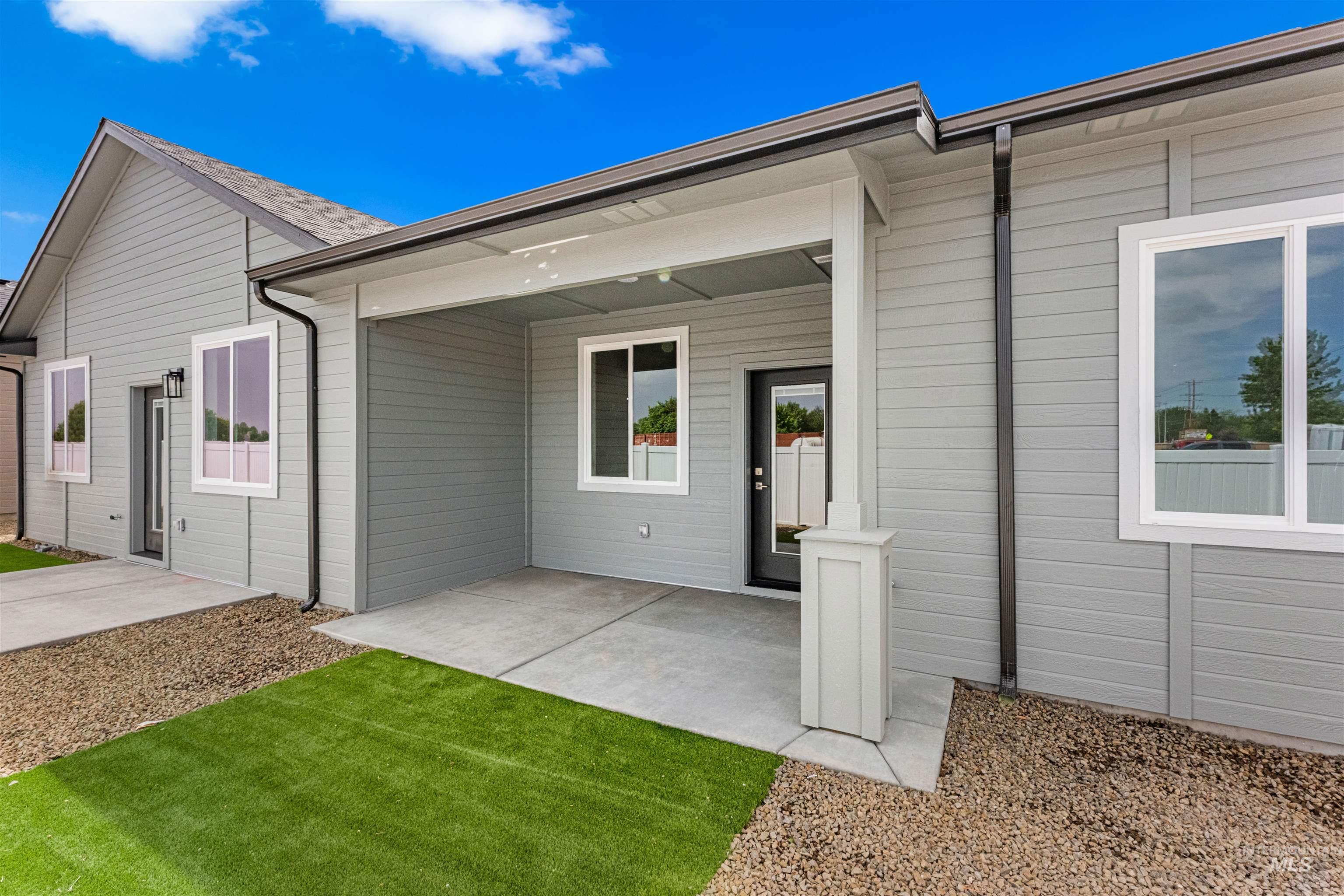 2318 S Bayne Lane, Nampa, Idaho 83686, 2 Bedrooms, 2 Bathrooms, Residential For Sale, Price $327,900,MLS 98988313