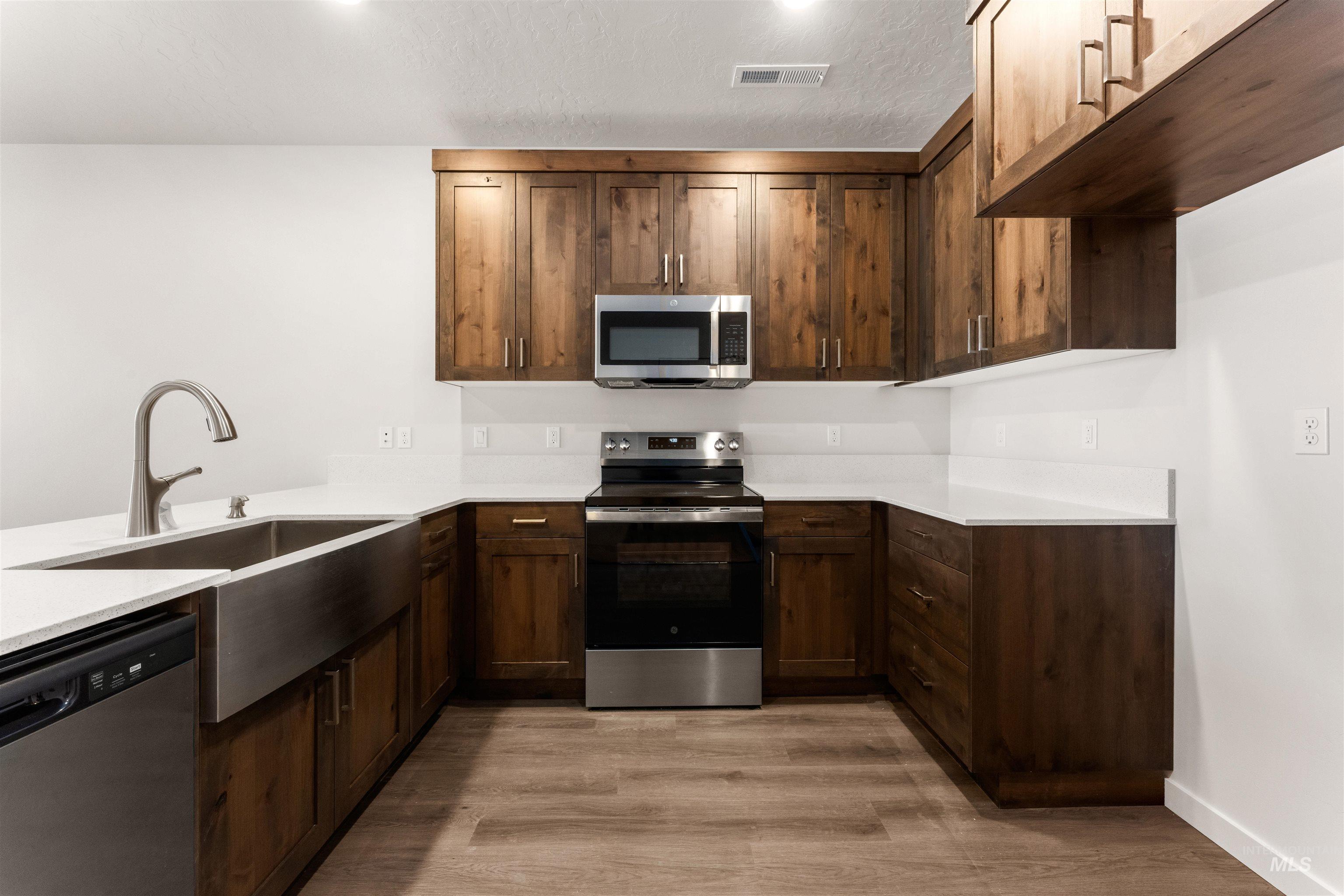 2318 S Bayne Lane, Nampa, Idaho 83686, 2 Bedrooms, 2 Bathrooms, Residential For Sale, Price $327,900,MLS 98988313