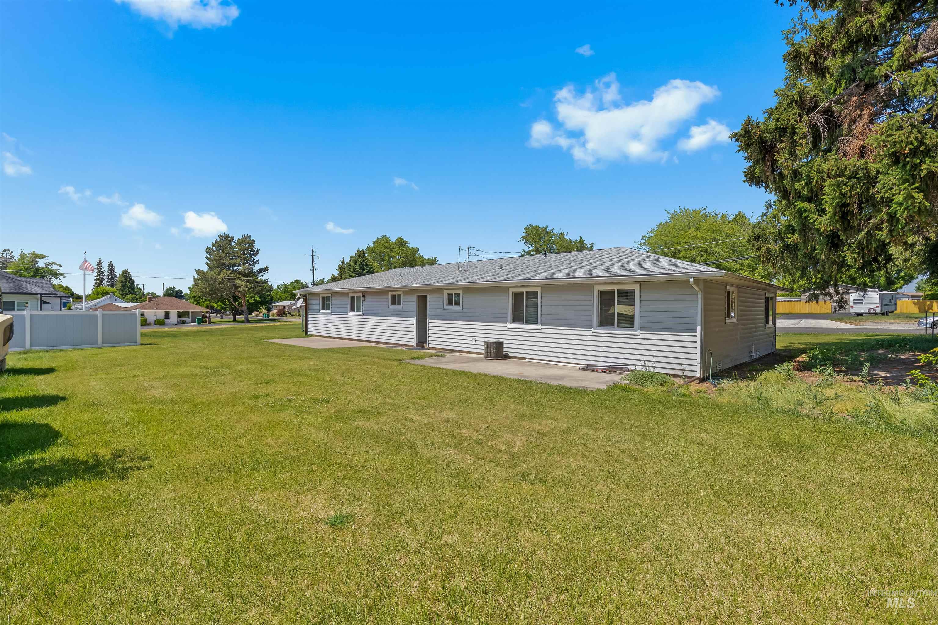 806 & 808 Burrell Ave, Lewiston, Idaho 83501, 2 Bedrooms, 1 Bathroom, Residential Income For Sale, Price $383,900,MLS 98988317