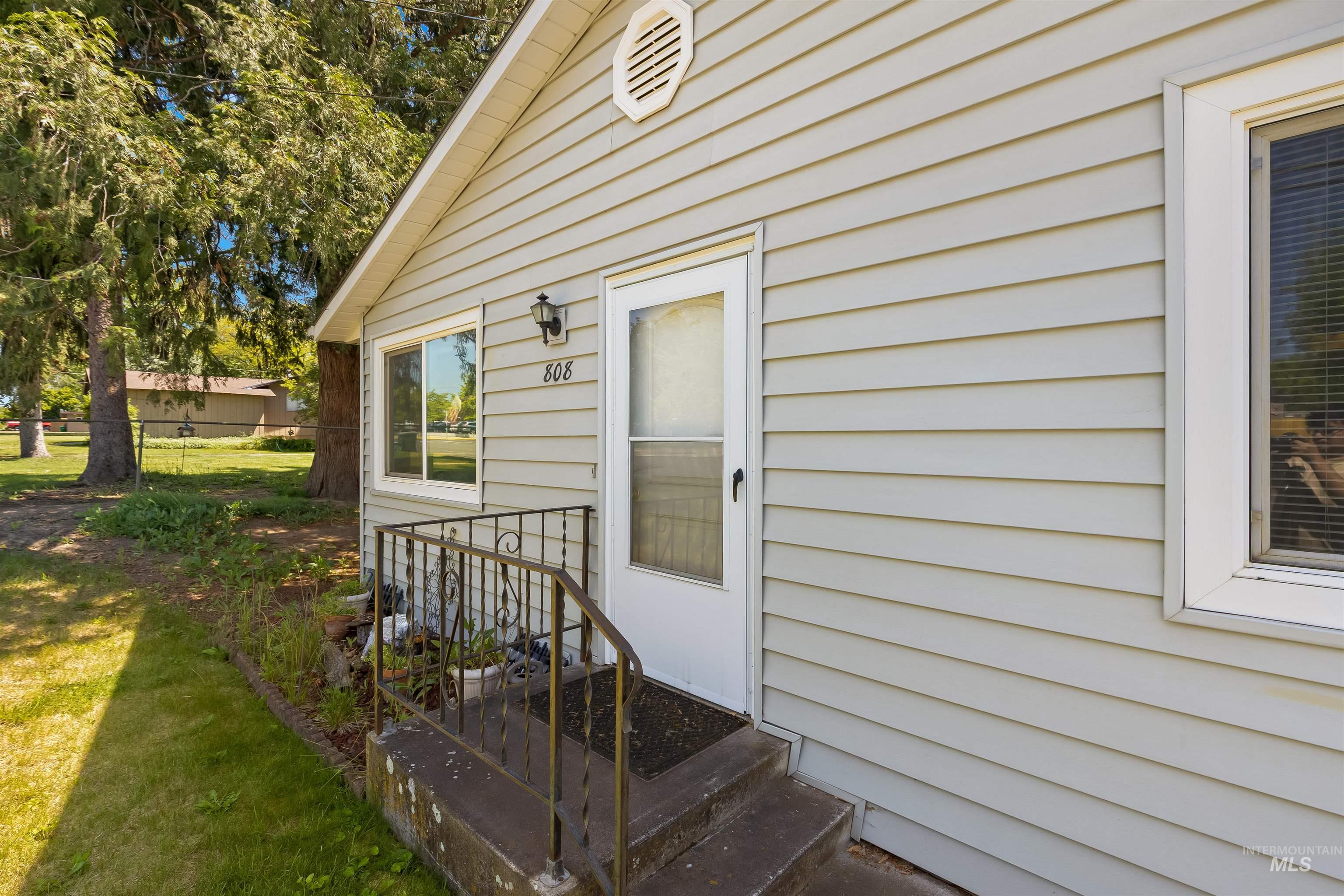 806 & 808 Burrell Ave, Lewiston, Idaho 83501, 2 Bedrooms, 1 Bathroom, Residential Income For Sale, Price $383,900,MLS 98988317