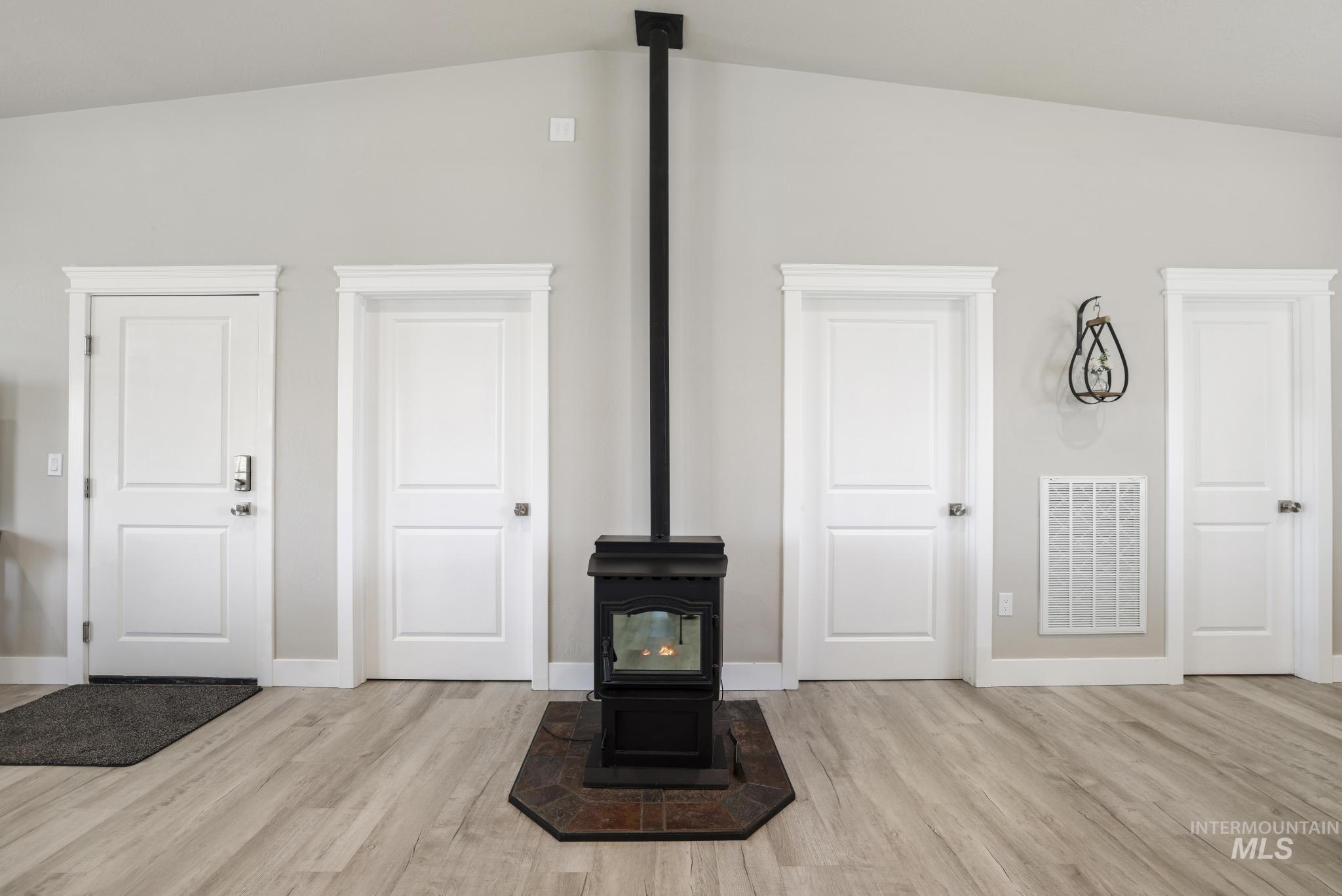 758 Cedar Creek Road, Rogerson, Idaho 83302, 3 Bedrooms, 2 Bathrooms, Residential For Sale, Price $689,900, 98988319