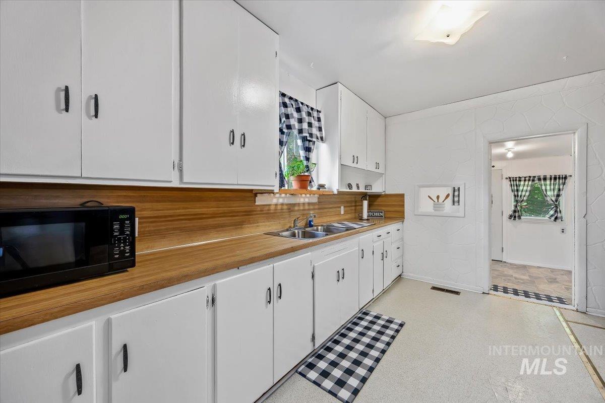 713 Montana St., Gooding, Idaho 83330, 3 Bedrooms, 1 Bathroom, Residential For Sale, Price $229,900, 98988322