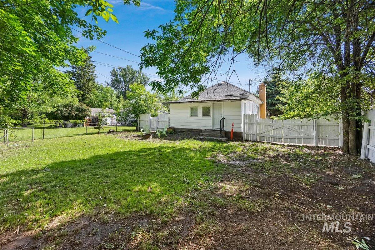 713 Montana St., Gooding, Idaho 83330, 3 Bedrooms, 1 Bathroom, Residential For Sale, Price $229,900, 98988322