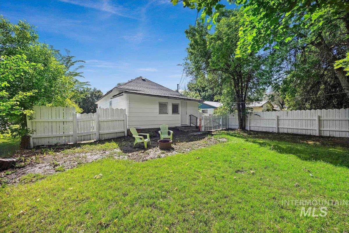713 Montana St., Gooding, Idaho 83330, 3 Bedrooms, 1 Bathroom, Residential For Sale, Price $229,900, 98988322