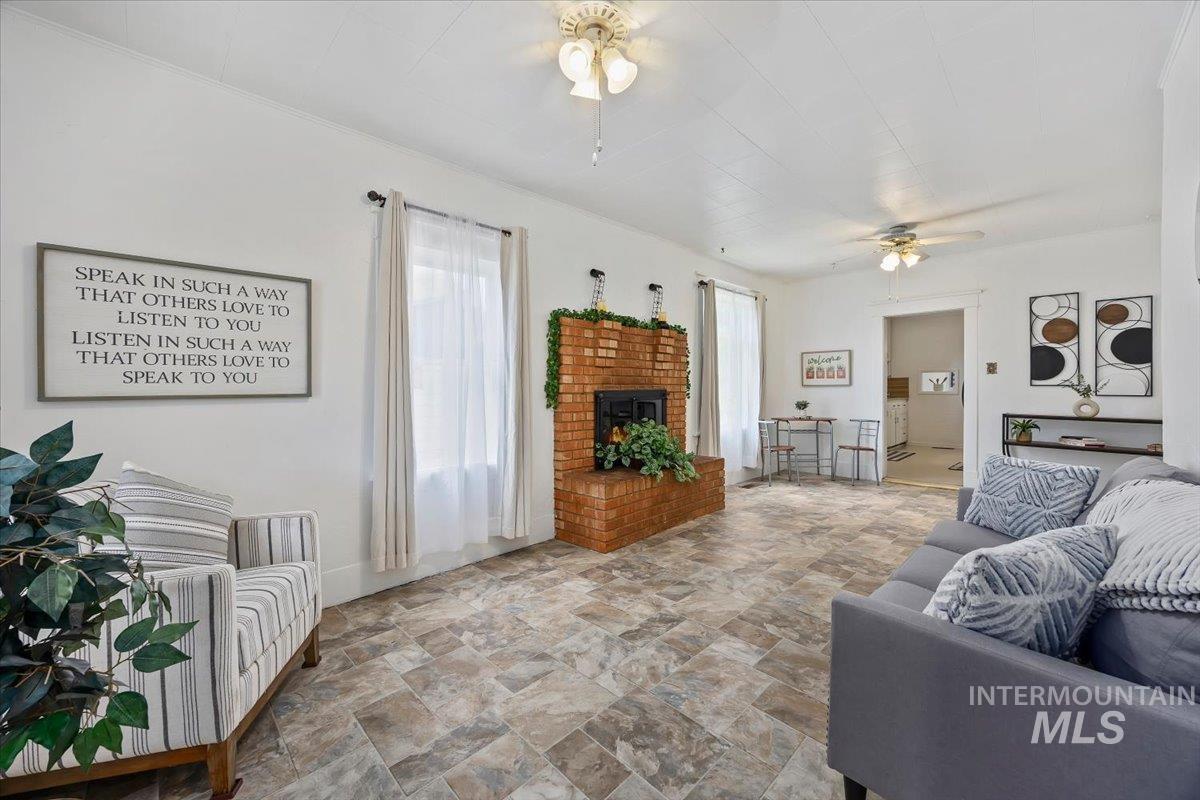 713 Montana St., Gooding, Idaho 83330, 3 Bedrooms, 1 Bathroom, Residential For Sale, Price $229,900, 98988322