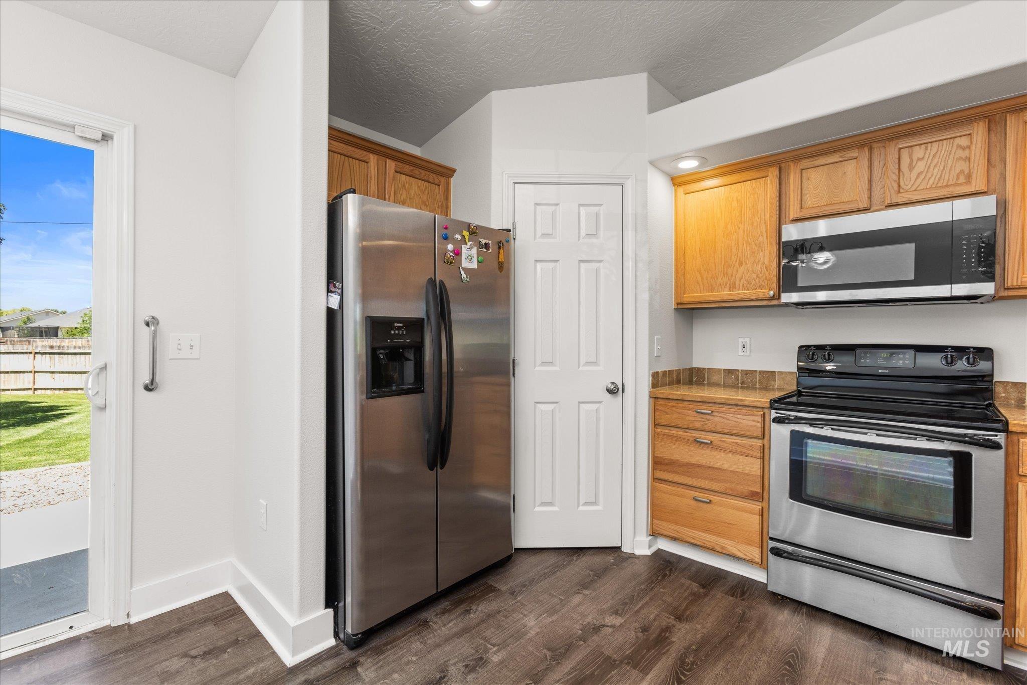 3907 N Abbott St, Caldwell, Idaho 83607-5011, 3 Bedrooms, 2 Bathrooms, Residential For Sale, Price $353,000,MLS 98988323