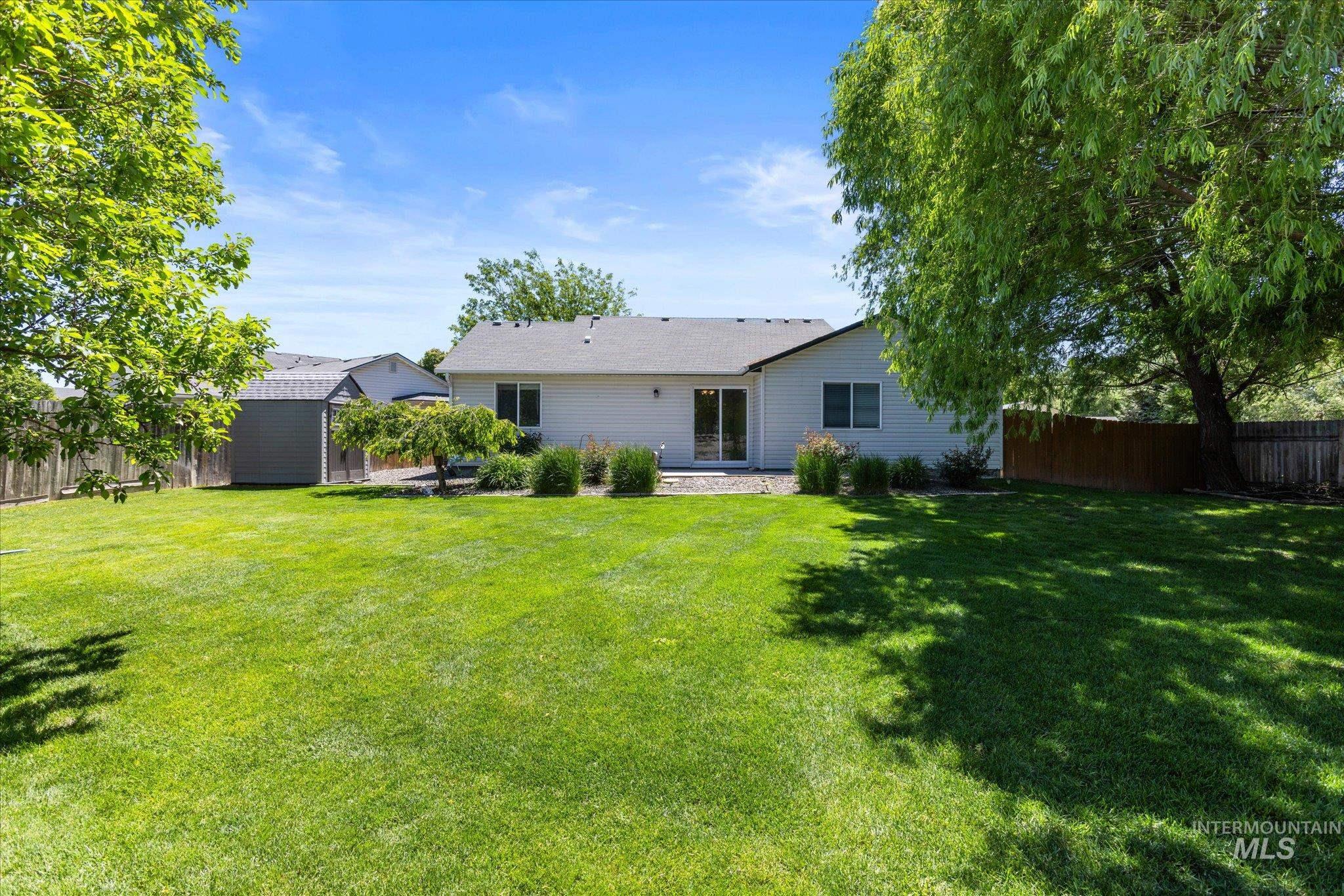 3907 N Abbott St, Caldwell, Idaho 83607-5011, 3 Bedrooms, 2 Bathrooms, Residential For Sale, Price $353,000,MLS 98988323