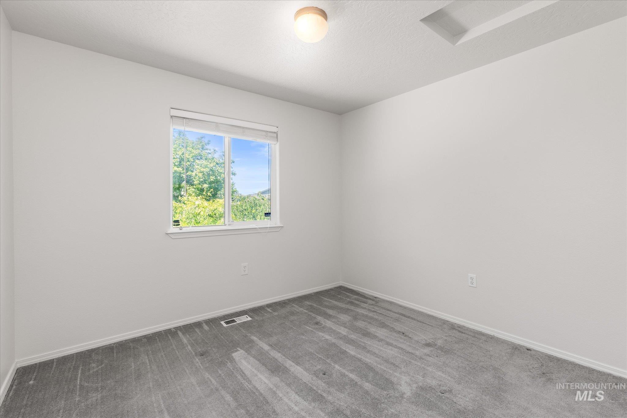 3907 N Abbott St, Caldwell, Idaho 83607-5011, 3 Bedrooms, 2 Bathrooms, Residential For Sale, Price $353,000,MLS 98988323