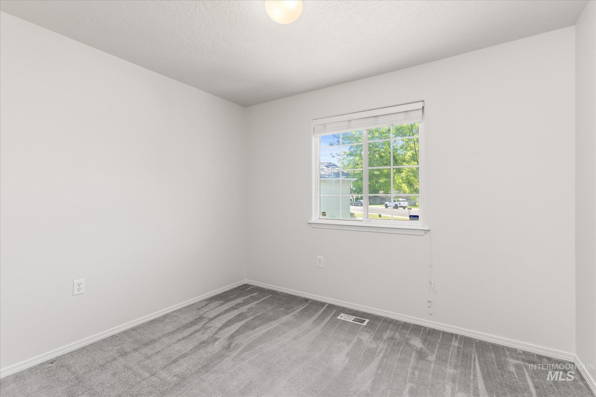 3907 N Abbott St, Caldwell, Idaho 83607-5011, 3 Bedrooms, 2 Bathrooms, Residential For Sale, Price $353,000,MLS 98988323