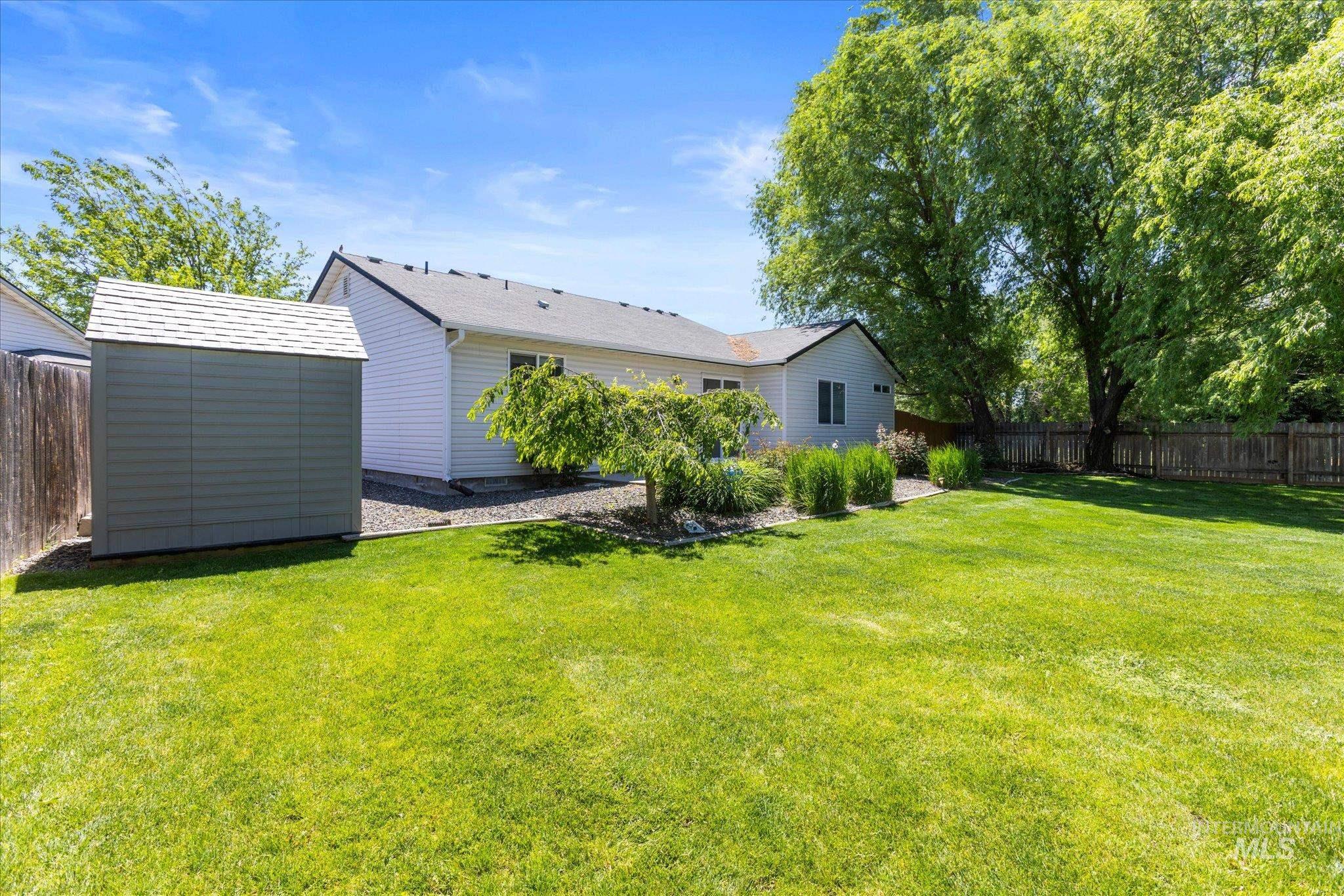 3907 N Abbott St, Caldwell, Idaho 83607-5011, 3 Bedrooms, 2 Bathrooms, Residential For Sale, Price $353,000,MLS 98988323