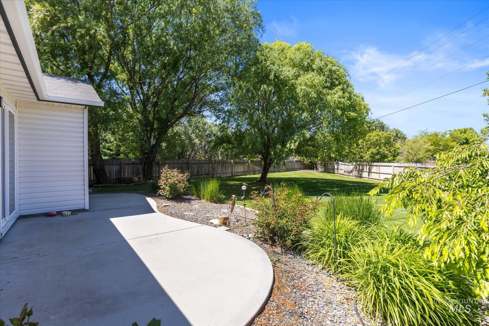 3907 N Abbott St, Caldwell, Idaho 83607-5011, 3 Bedrooms, 2 Bathrooms, Residential For Sale, Price $353,000,MLS 98988323