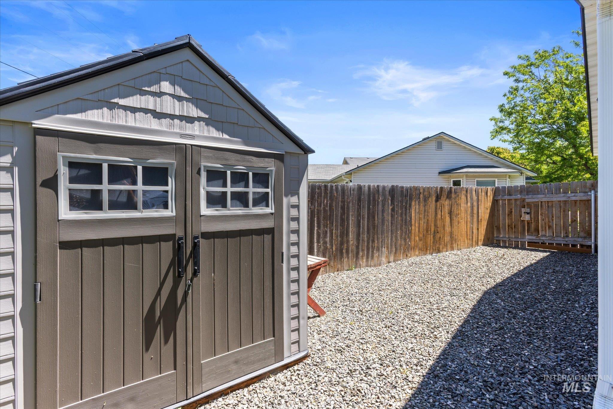 3907 N Abbott St, Caldwell, Idaho 83607-5011, 3 Bedrooms, 2 Bathrooms, Residential For Sale, Price $353,000,MLS 98988323