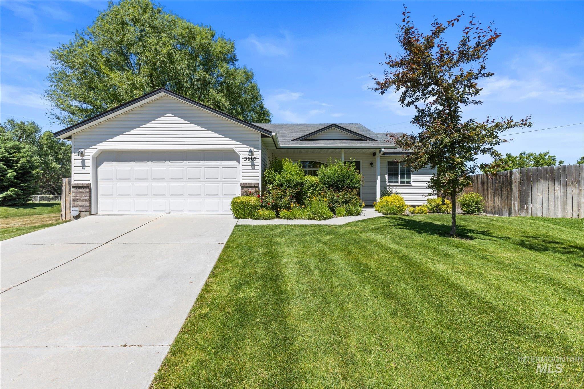 3907 N Abbott St, Caldwell, Idaho 83607-5011, 3 Bedrooms, 2 Bathrooms, Residential For Sale, Price $353,000,MLS 98988323