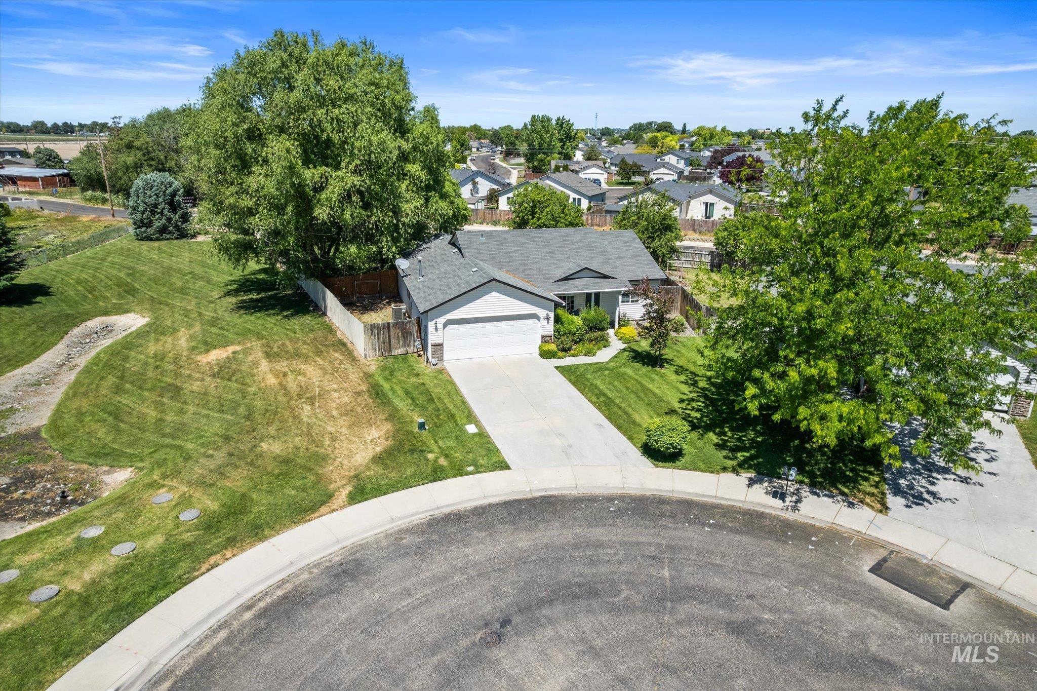 3907 N Abbott St, Caldwell, Idaho 83607-5011, 3 Bedrooms, 2 Bathrooms, Residential For Sale, Price $353,000,MLS 98988323
