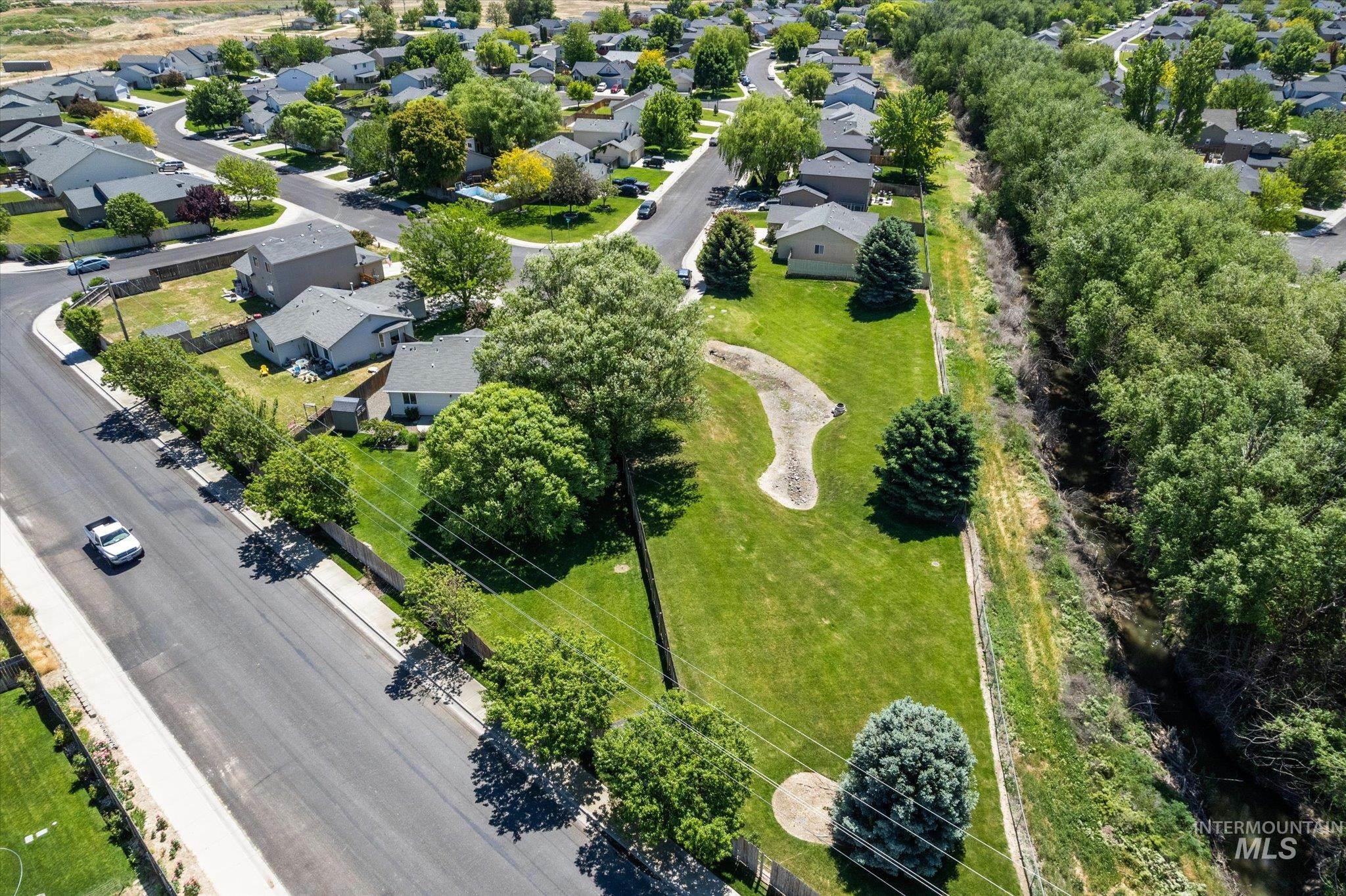 3907 N Abbott St, Caldwell, Idaho 83607-5011, 3 Bedrooms, 2 Bathrooms, Residential For Sale, Price $353,000,MLS 98988323