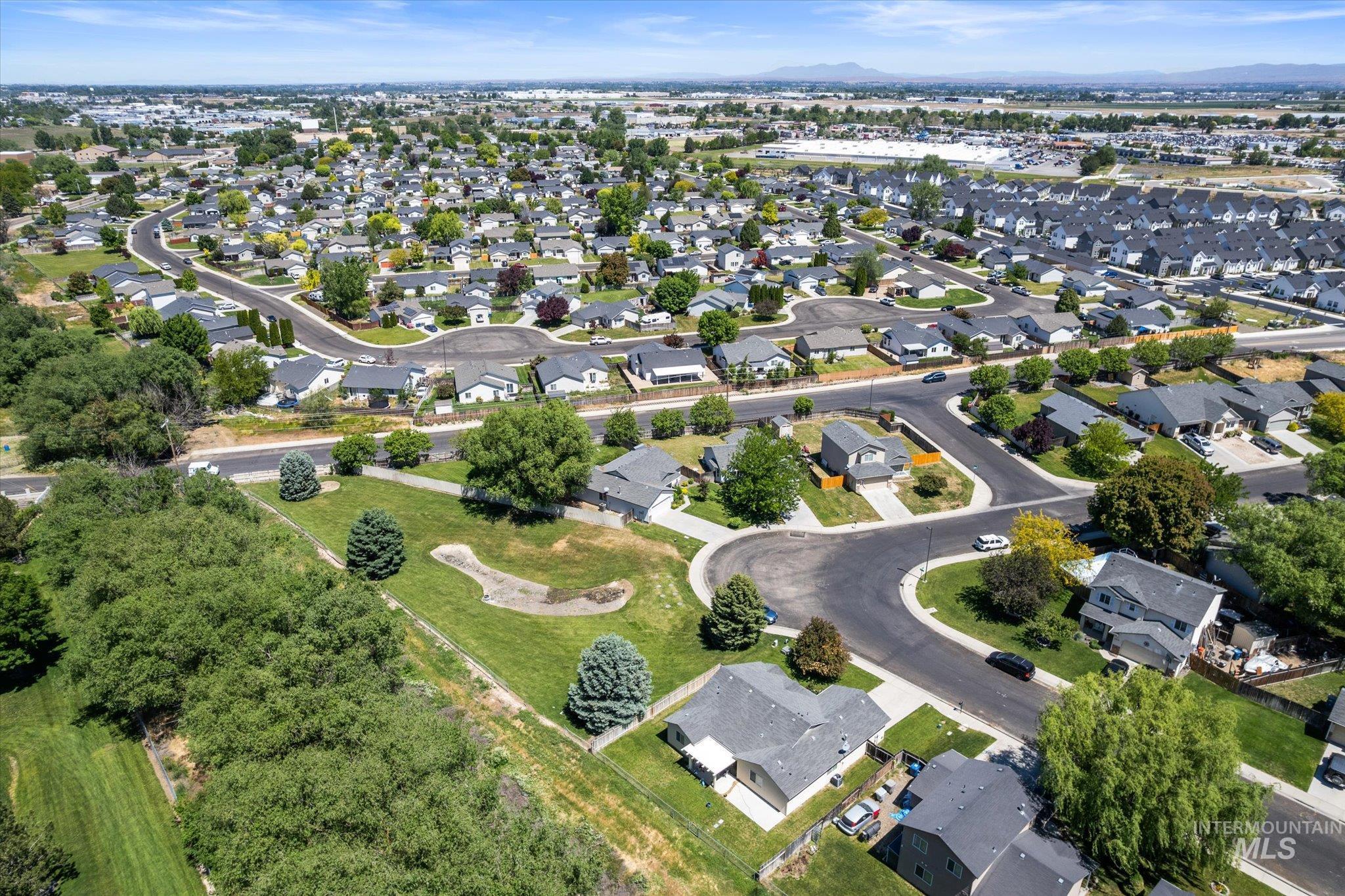 3907 N Abbott St, Caldwell, Idaho 83607-5011, 3 Bedrooms, 2 Bathrooms, Residential For Sale, Price $353,000,MLS 98988323