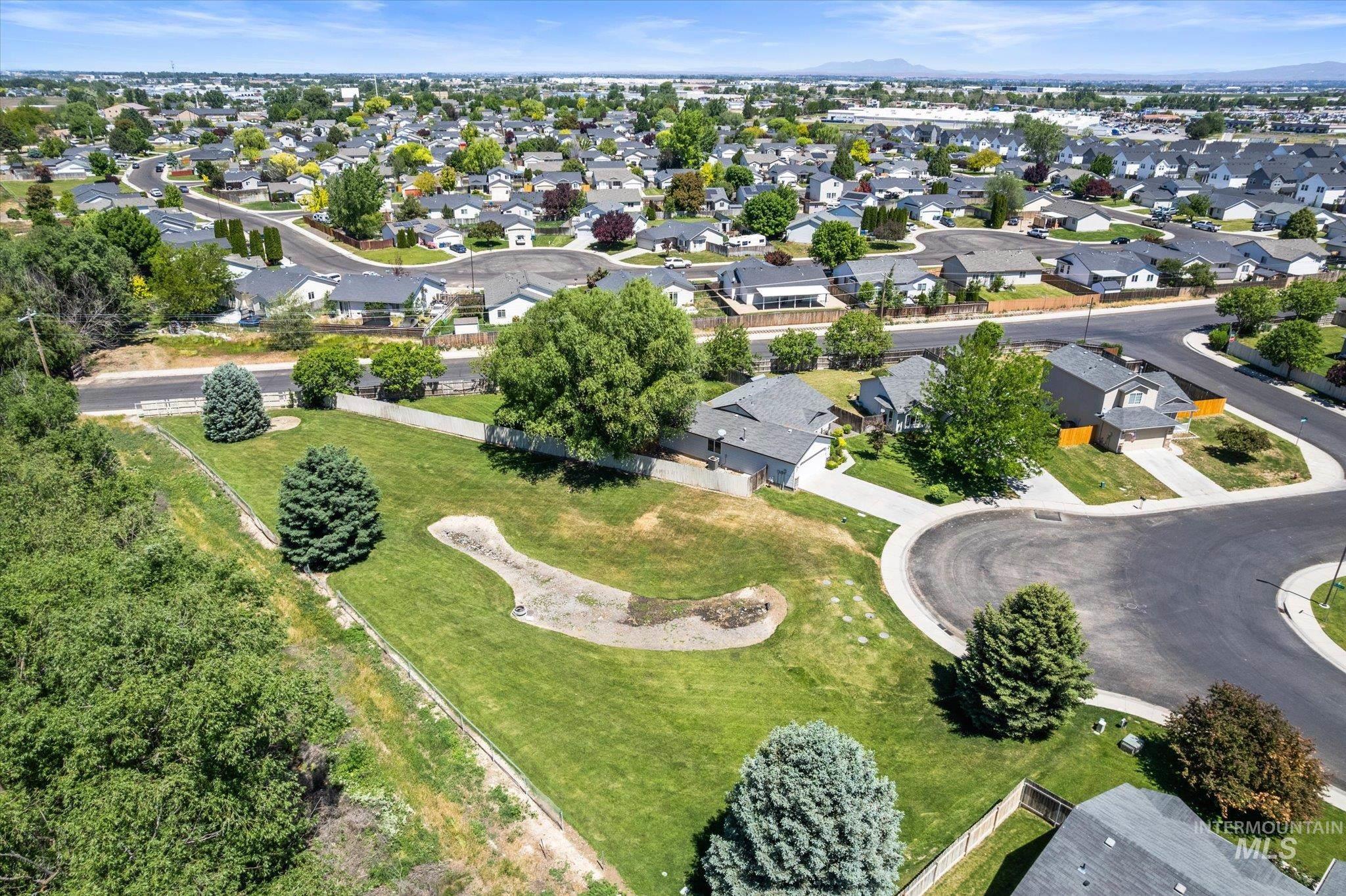 3907 N Abbott St, Caldwell, Idaho 83607-5011, 3 Bedrooms, 2 Bathrooms, Residential For Sale, Price $353,000,MLS 98988323