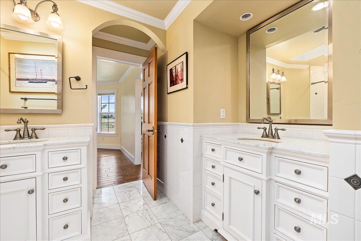 10060 W Rolling Hills Dr., Star, Idaho 83669, 4 Bedrooms, 4 Bathrooms, Residential For Sale, Price $1,900,000,MLS 98988328