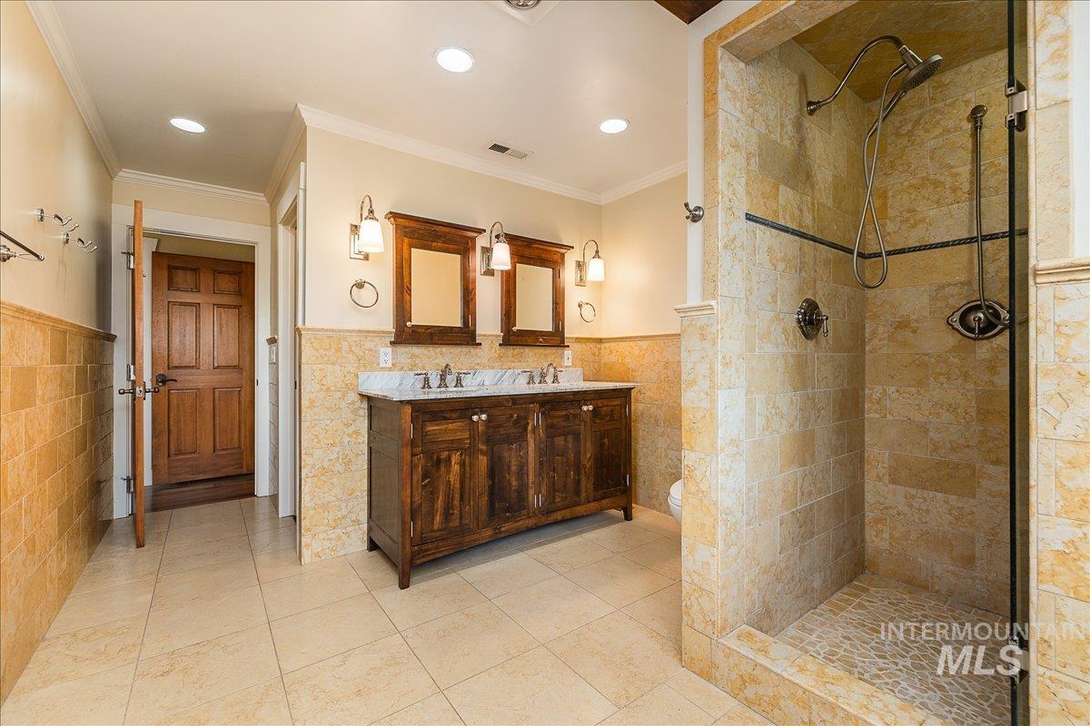 10060 W Rolling Hills Dr., Star, Idaho 83669, 4 Bedrooms, 4 Bathrooms, Residential For Sale, Price $1,900,000,MLS 98988328