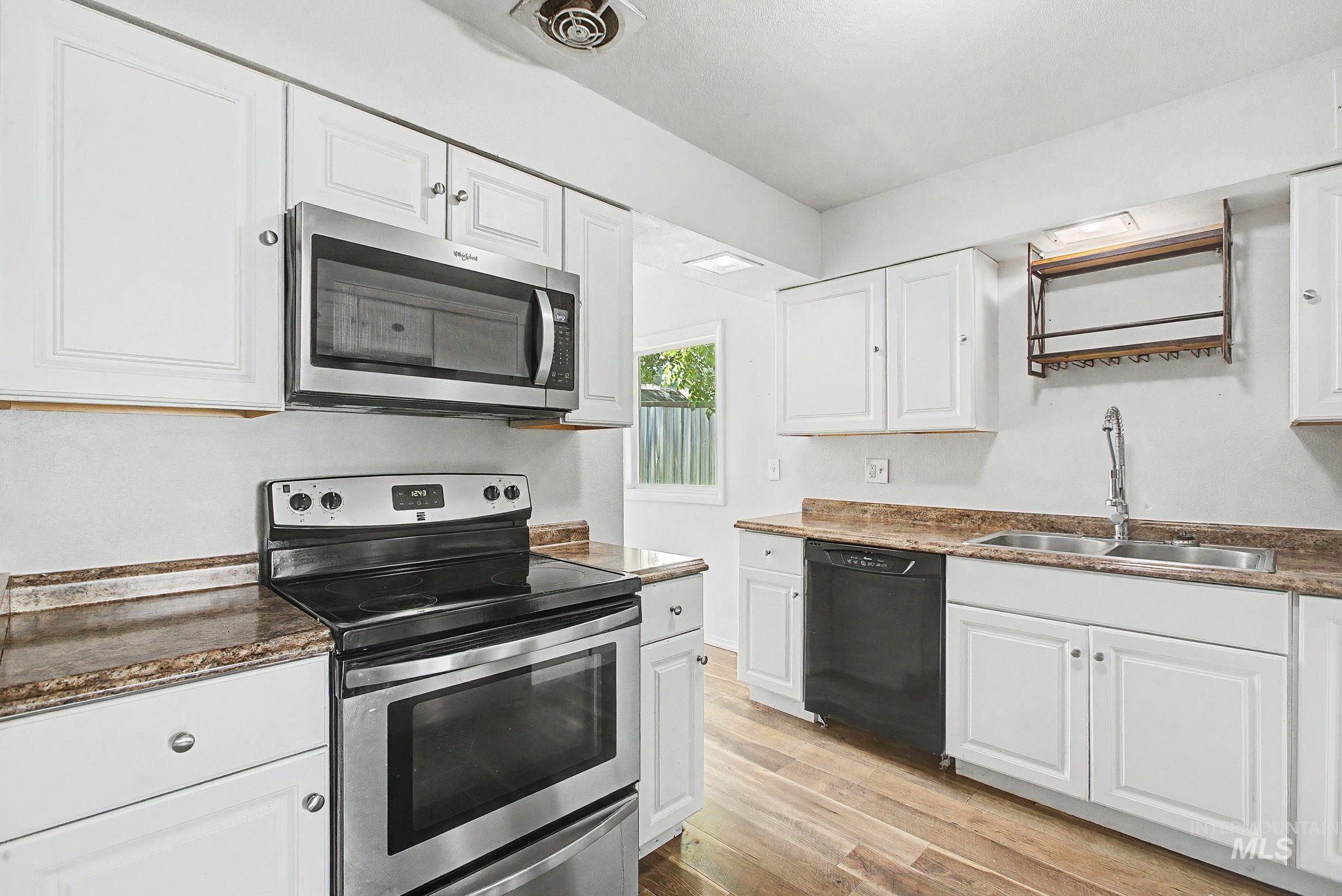 1203 20th Avenue, Clarkston, Washington 99403, 3 Bedrooms, 2 Bathrooms, Residential For Sale, Price $349,900,MLS 98988337