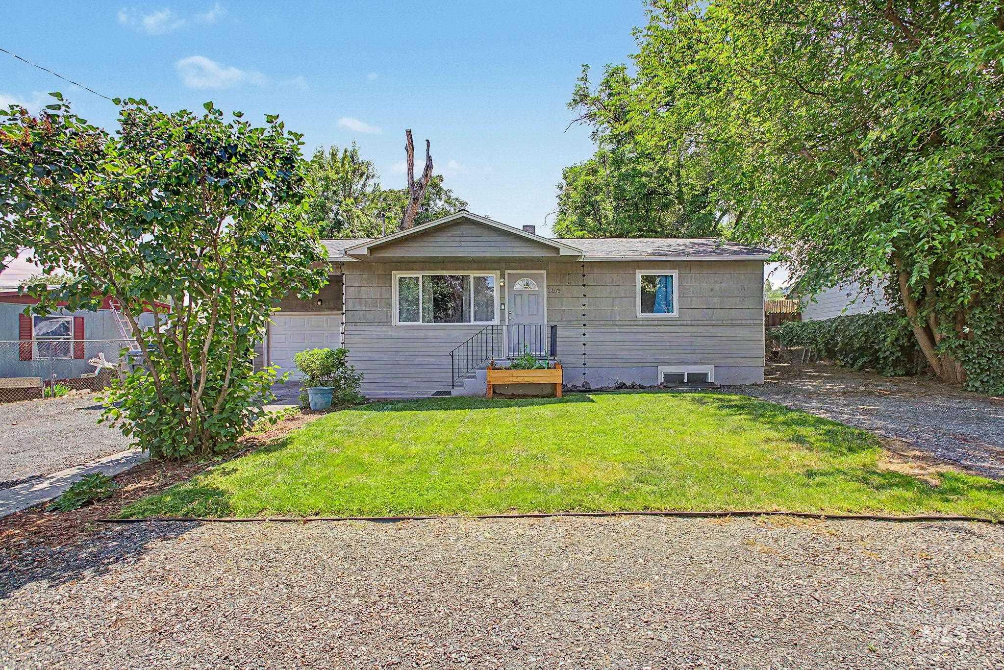 1203 20th Avenue, Clarkston, Washington 99403, 3 Bedrooms, 2 Bathrooms, Residential For Sale, Price $349,900,MLS 98988337