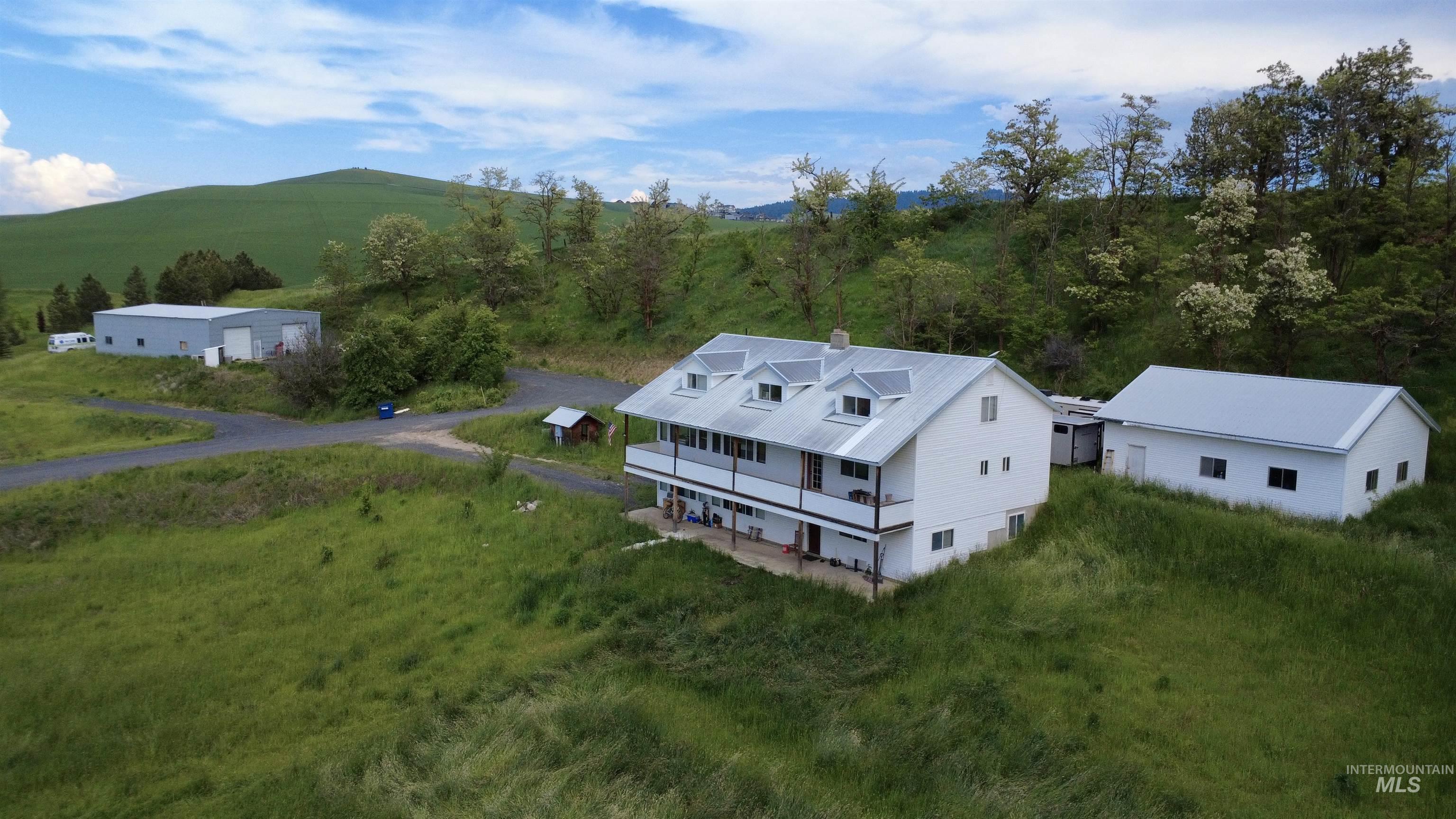 1033 Blue Heron Lane, Moscow, Idaho 83843, 6 Bedrooms, 5.5 Bathrooms, Residential For Sale, Price $633,000,MLS 98988347
