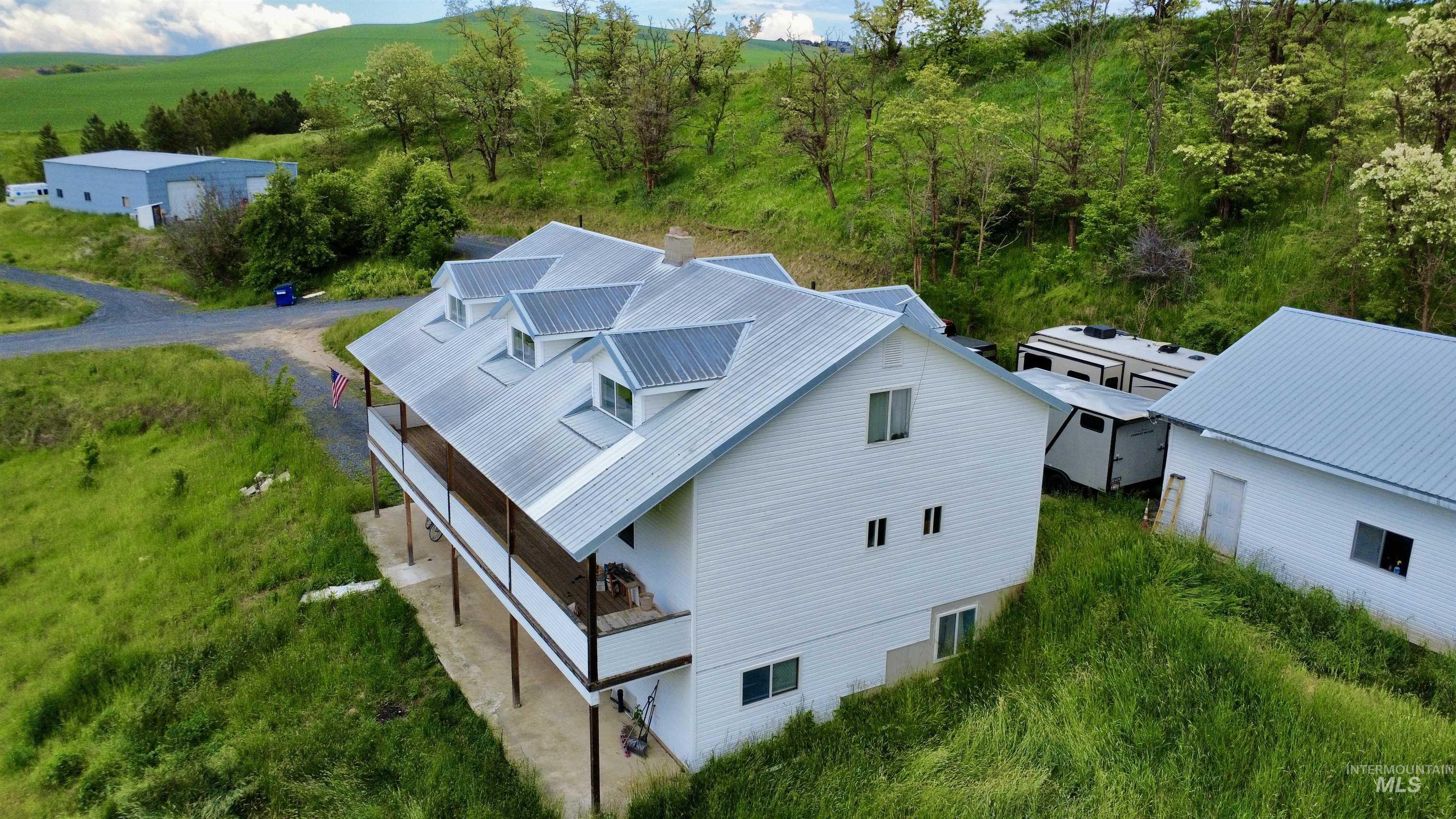 1033 Blue Heron Lane, Moscow, Idaho 83843, 6 Bedrooms, 5.5 Bathrooms, Residential For Sale, Price $633,000,MLS 98988347