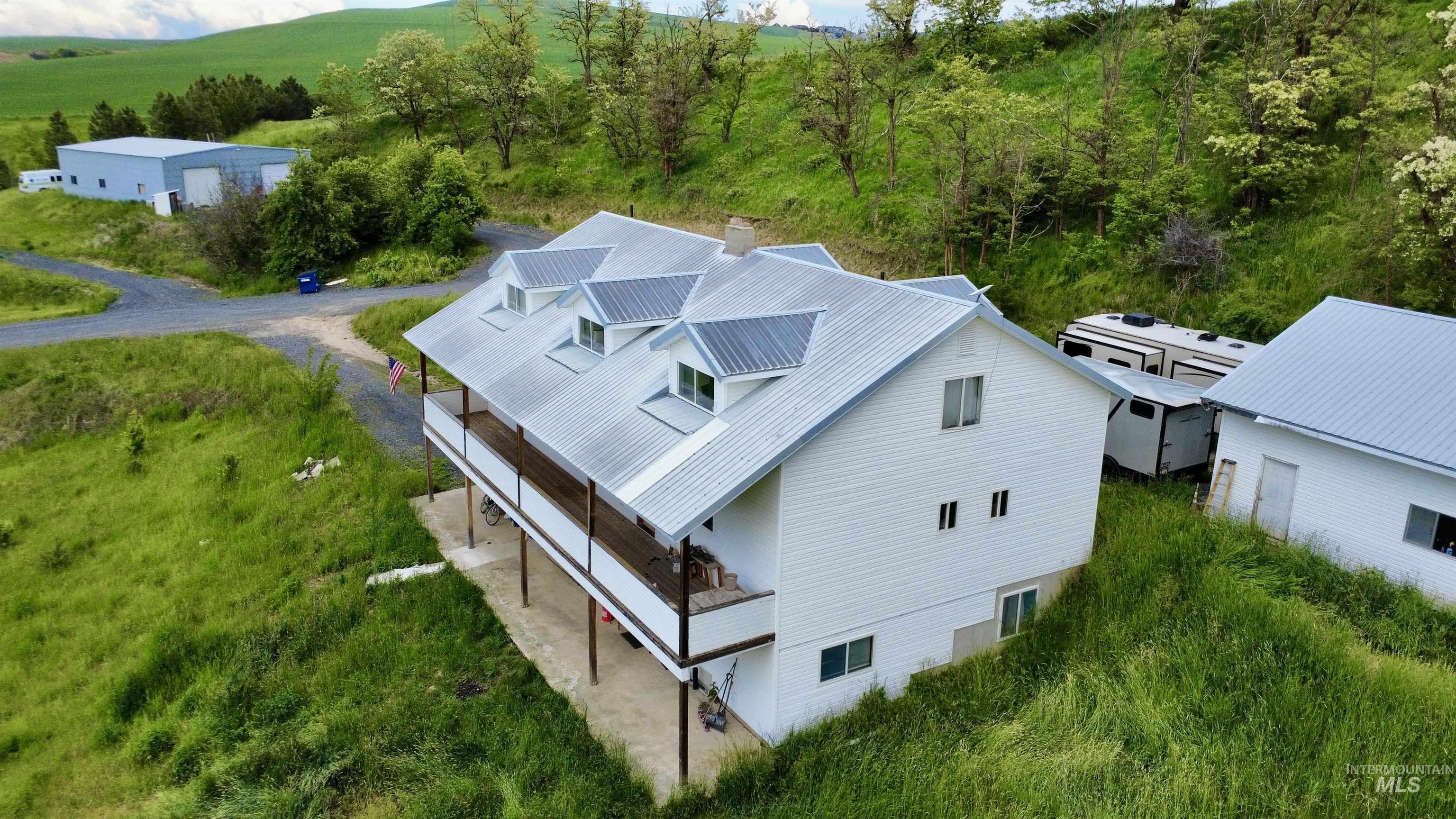 1033 Blue Heron Lane, Moscow, Idaho 83843, 6 Bedrooms, 5.5 Bathrooms, Residential For Sale, Price $633,000,MLS 98988347