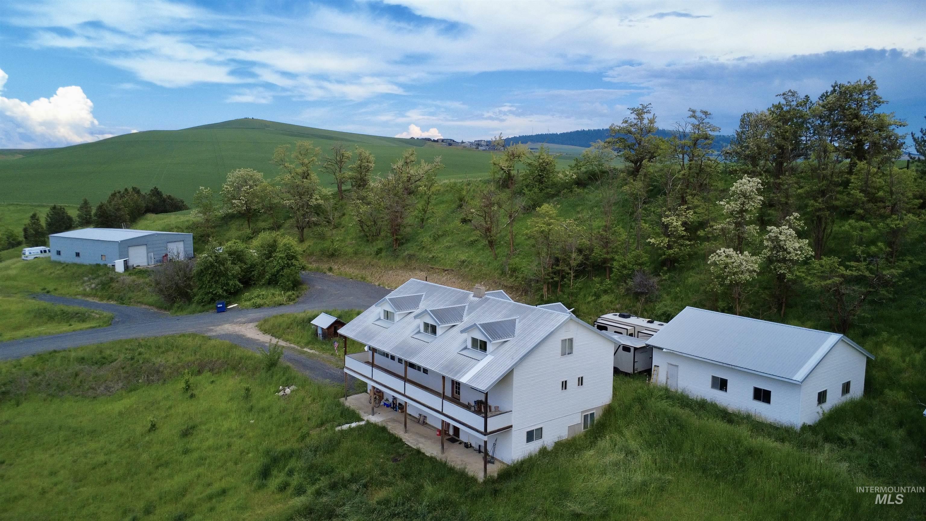 1033 Blue Heron Lane, Moscow, Idaho 83843, 6 Bedrooms, 5.5 Bathrooms, Residential For Sale, Price $633,000,MLS 98988347