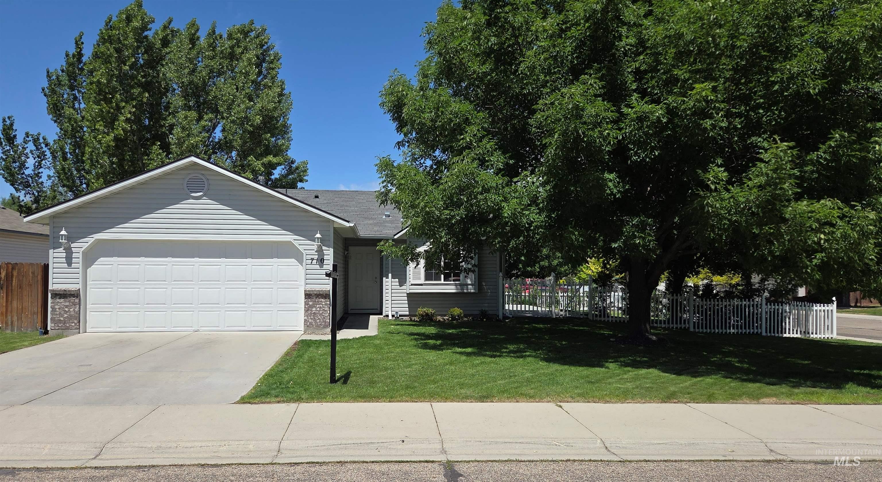 710 E Santolina, Kuna, Idaho 83634-2291, 3 Bedrooms, 2 Bathrooms, Residential For Sale, Price $379,000,MLS 98988355