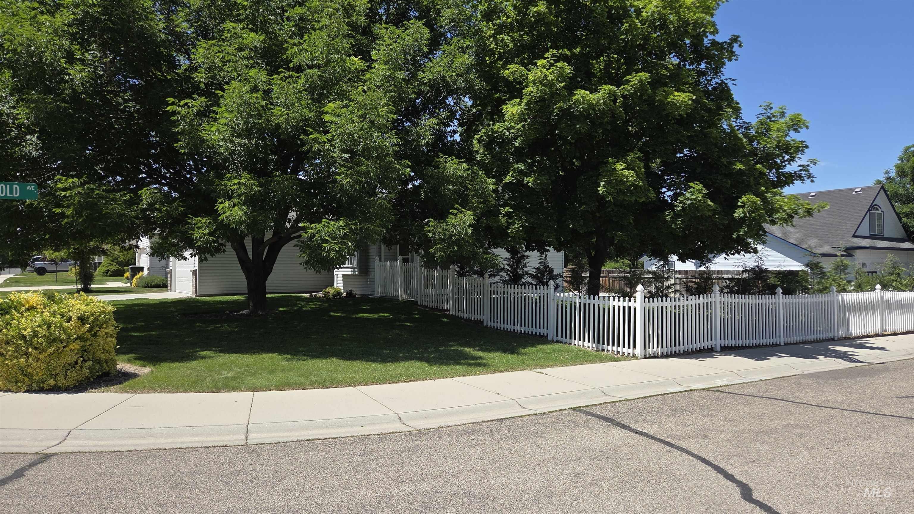 710 E Santolina, Kuna, Idaho 83634-2291, 3 Bedrooms, 2 Bathrooms, Residential For Sale, Price $379,000,MLS 98988355