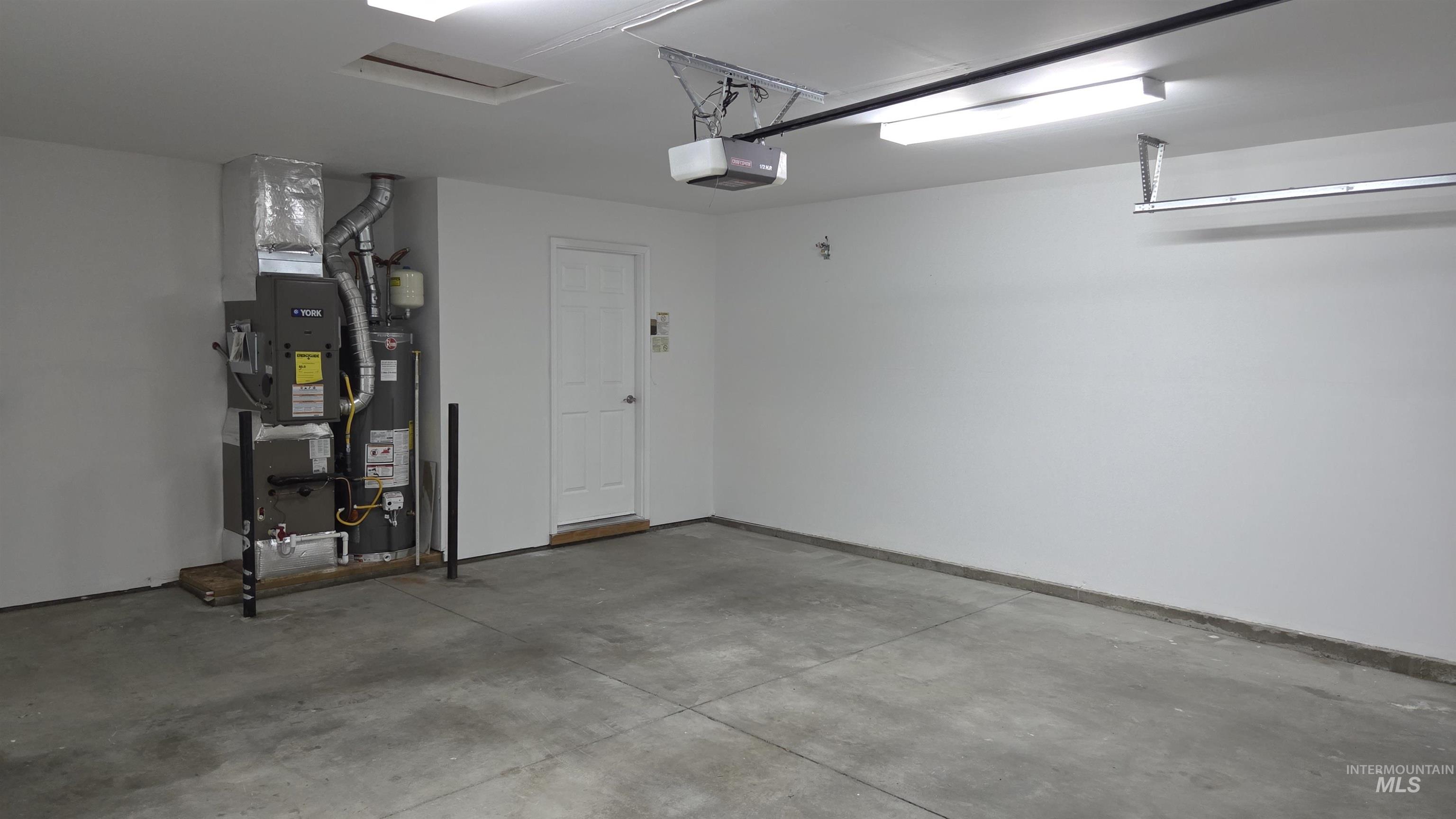710 E Santolina, Kuna, Idaho 83634-2291, 3 Bedrooms, 2 Bathrooms, Residential For Sale, Price $379,000,MLS 98988355