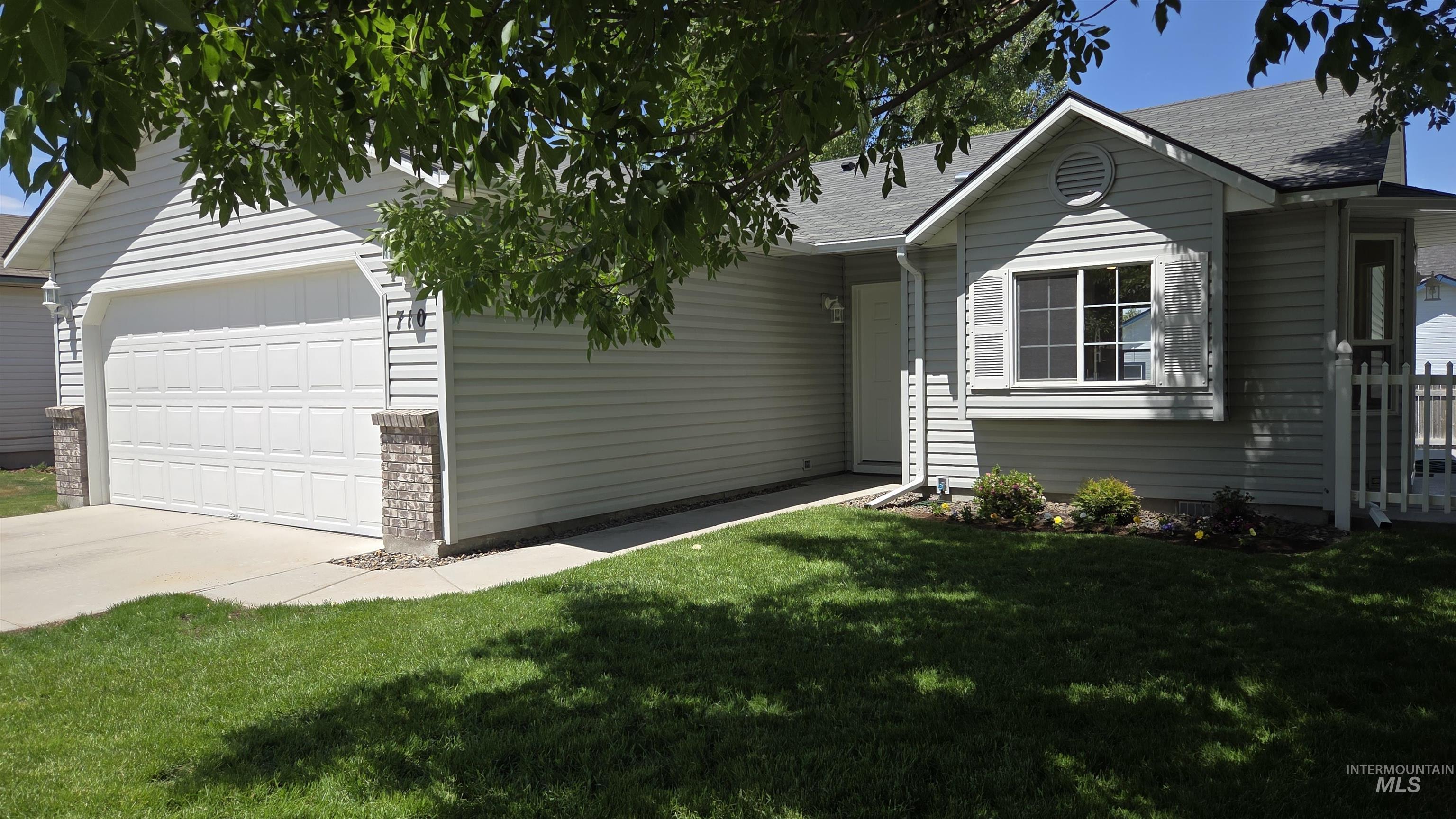 710 E Santolina, Kuna, Idaho 83634-2291, 3 Bedrooms, 2 Bathrooms, Residential For Sale, Price $379,000,MLS 98988355