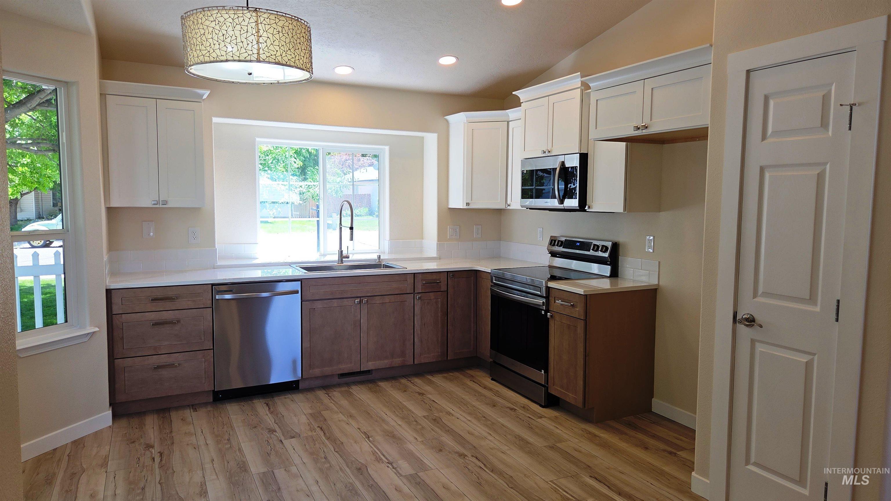 710 E Santolina, Kuna, Idaho 83634-2291, 3 Bedrooms, 2 Bathrooms, Residential For Sale, Price $379,000,MLS 98988355