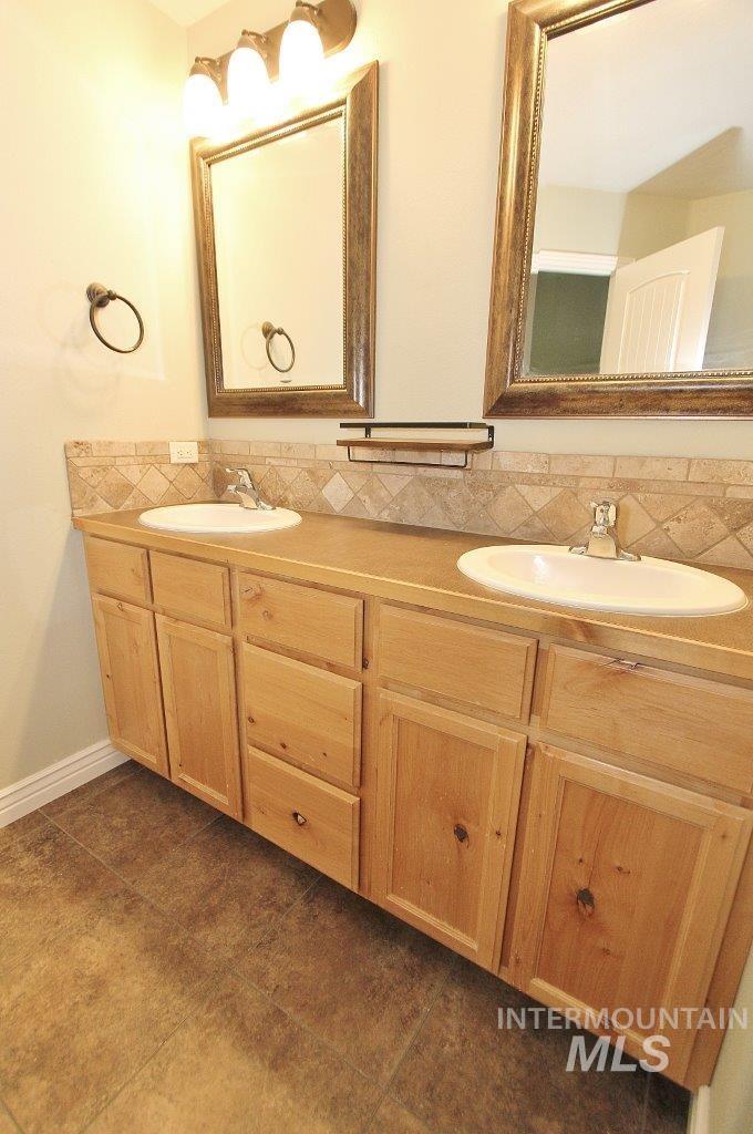 370 S Schober Loop, Nampa, Idaho 83686, 3 Bedrooms, 2 Bathrooms, Residential For Sale, Price $434,900,MLS 98988358