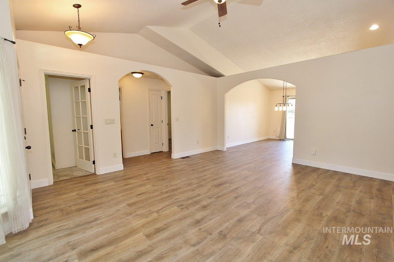 370 S Schober Loop, Nampa, Idaho 83686, 3 Bedrooms, 2 Bathrooms, Residential For Sale, Price $434,900,MLS 98988358