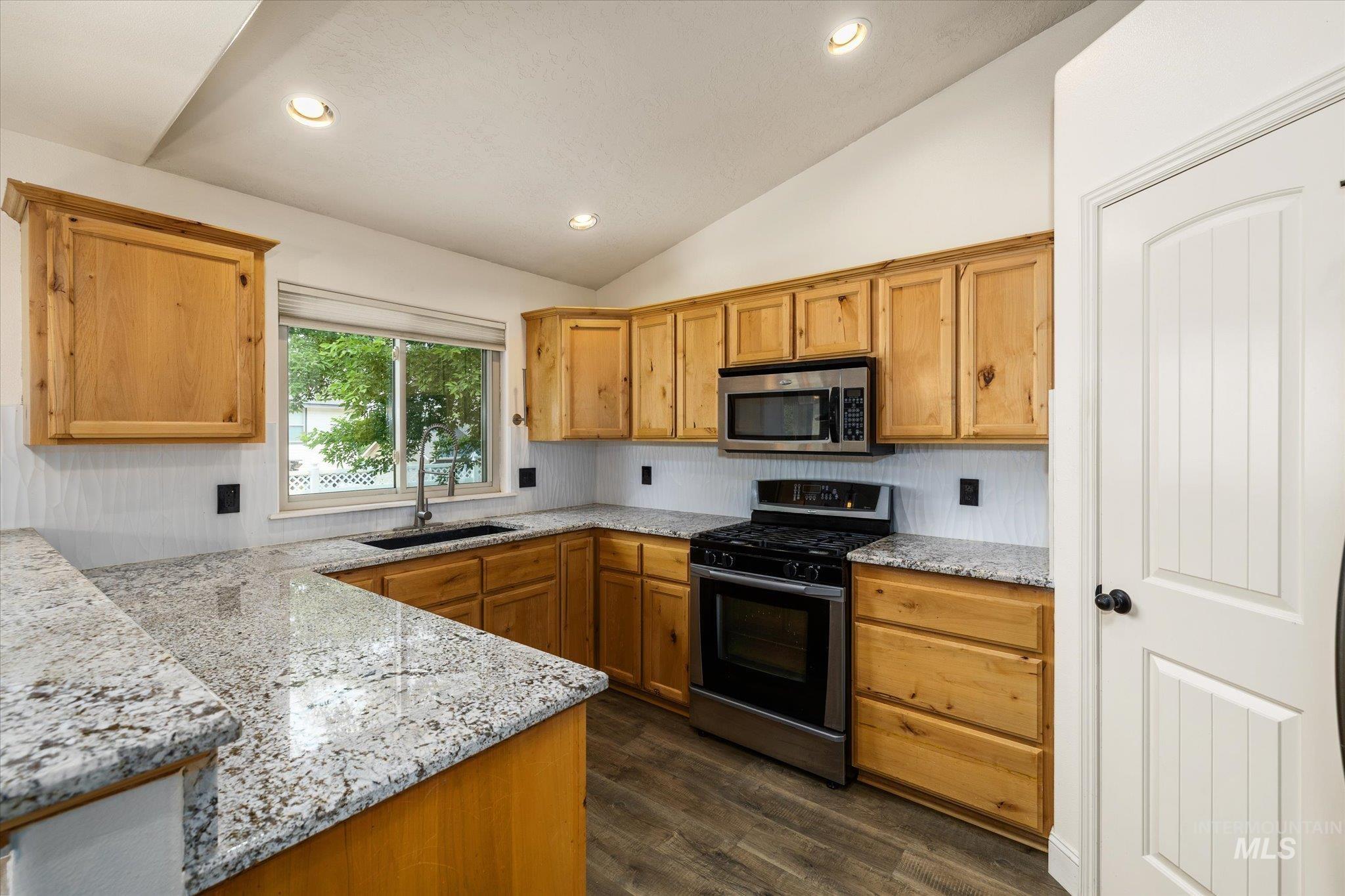 370 S Schober Loop, Nampa, Idaho 83686, 3 Bedrooms, 2 Bathrooms, Residential For Sale, Price $429,900, 98988358