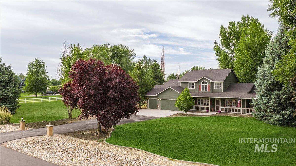8675 Vic Ln., Middleton, Idaho 83644, 5 Bedrooms, 3.5 Bathrooms, Residential For Sale, Price $985,000,MLS 98988363