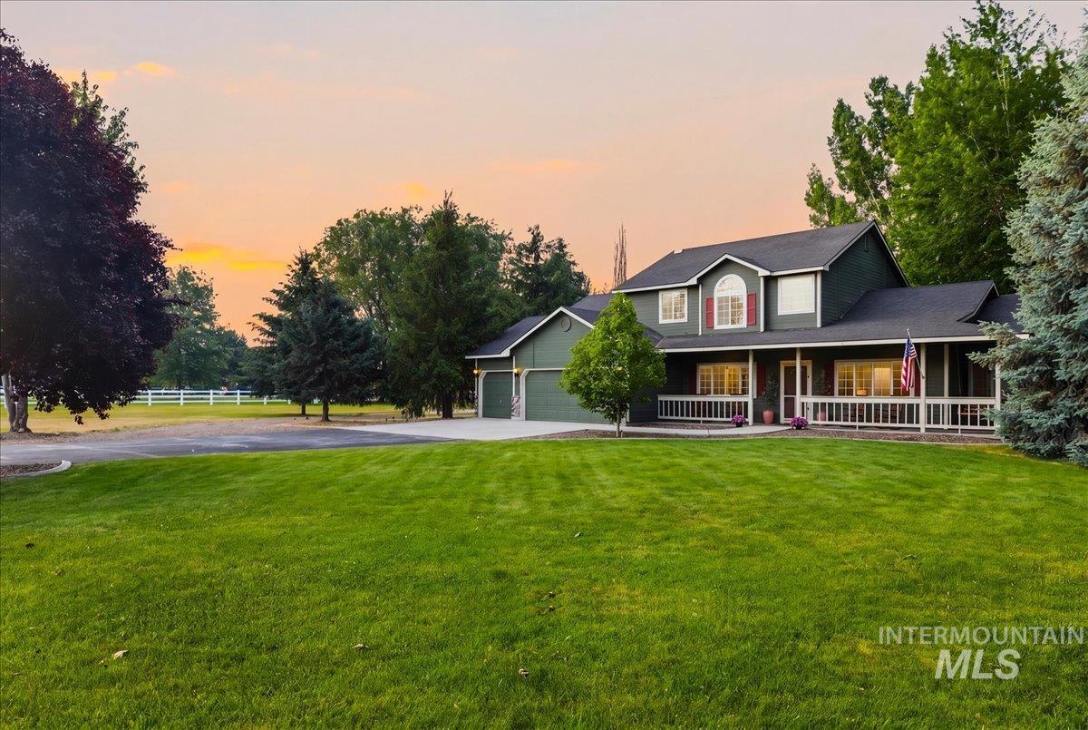 8675 Vic Ln., Middleton, Idaho 83644, 5 Bedrooms, 3.5 Bathrooms, Residential For Sale, Price $985,000,MLS 98988363